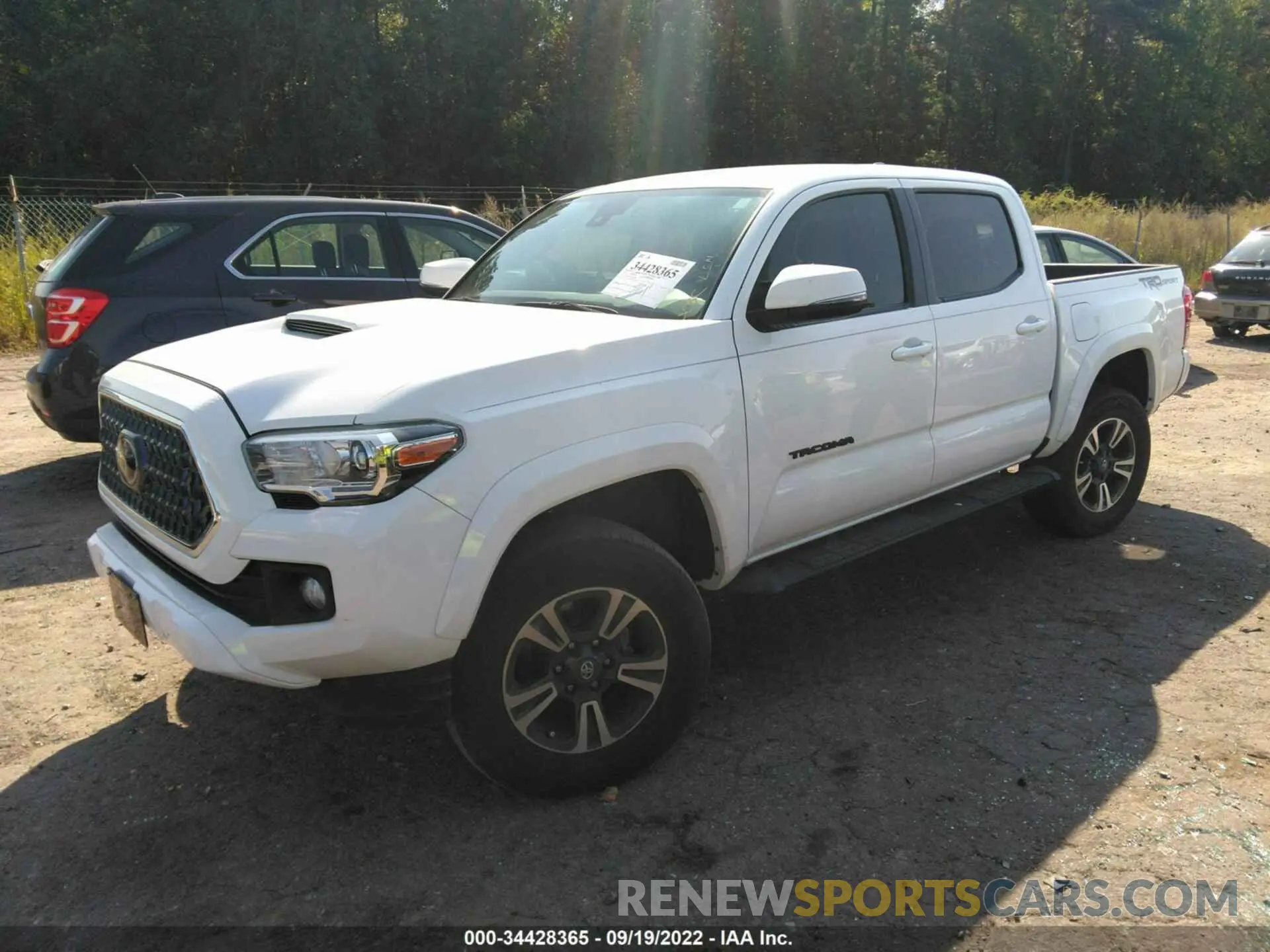 2 fotografías del automóvil dañado 3TMAZ5CNXKM098999 TOYOTA TACOMA 2WD 2019