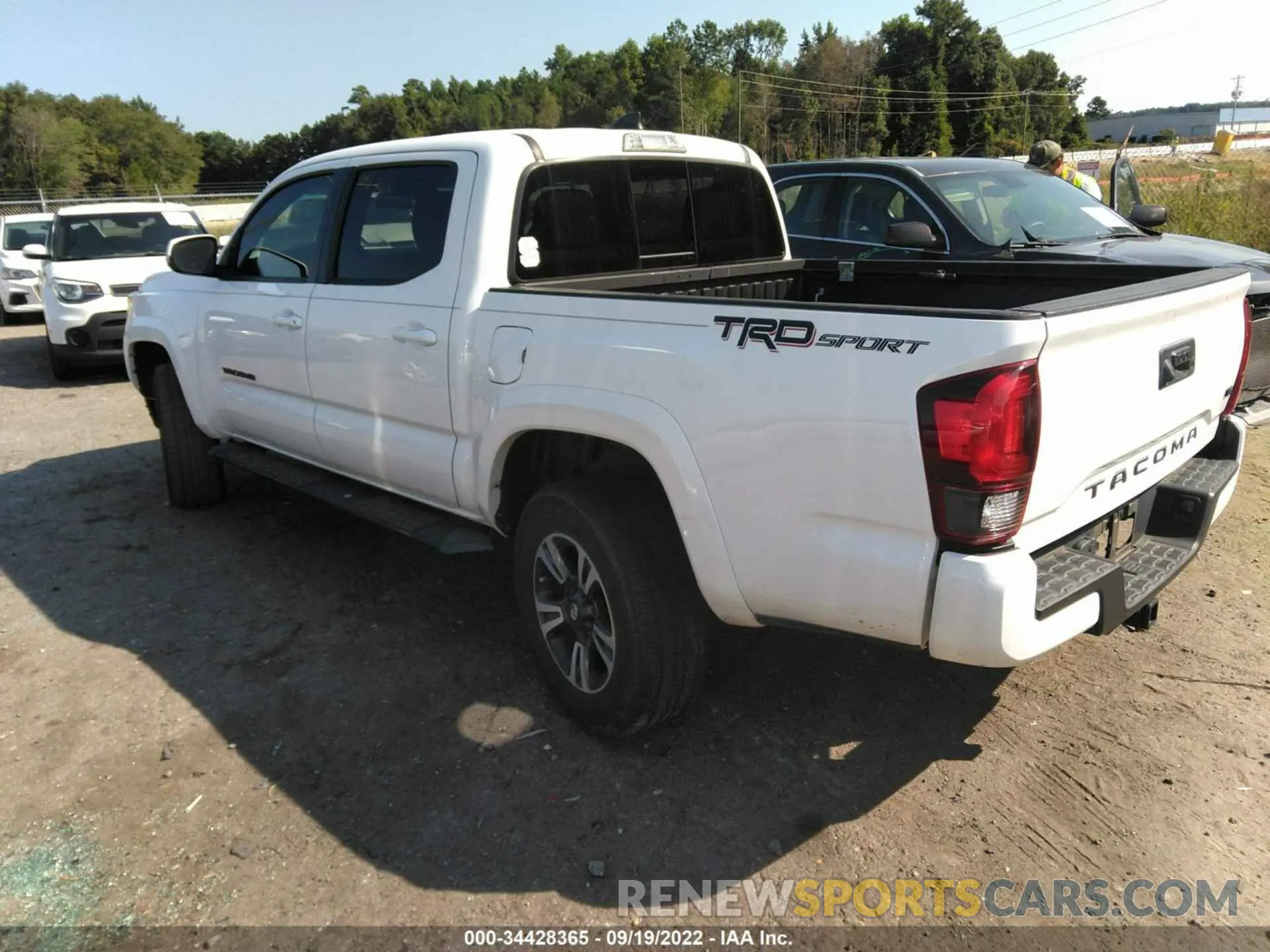 3 fotografías del automóvil dañado 3TMAZ5CNXKM098999 TOYOTA TACOMA 2WD 2019