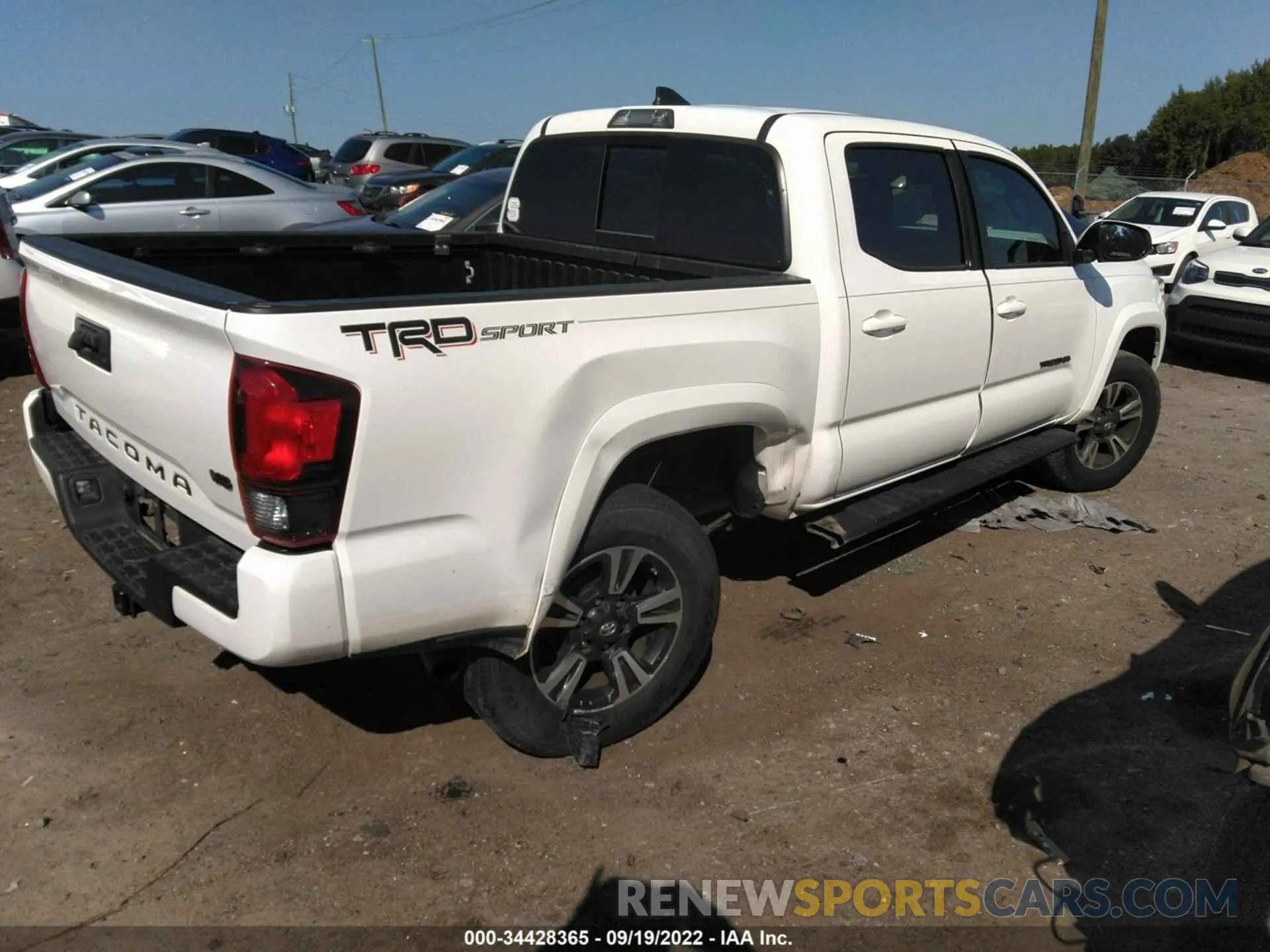 4 fotografías del automóvil dañado 3TMAZ5CNXKM098999 TOYOTA TACOMA 2WD 2019