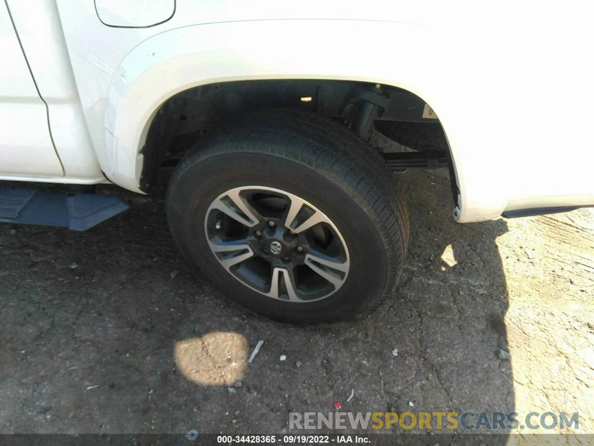 6 fotografías del automóvil dañado 3TMAZ5CNXKM098999 TOYOTA TACOMA 2WD 2019