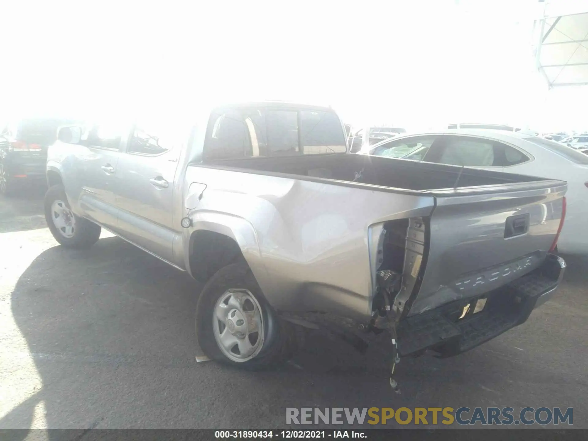 3 fotografías del automóvil dañado 5TFAX5GN0KX132393 TOYOTA TACOMA 2WD 2019