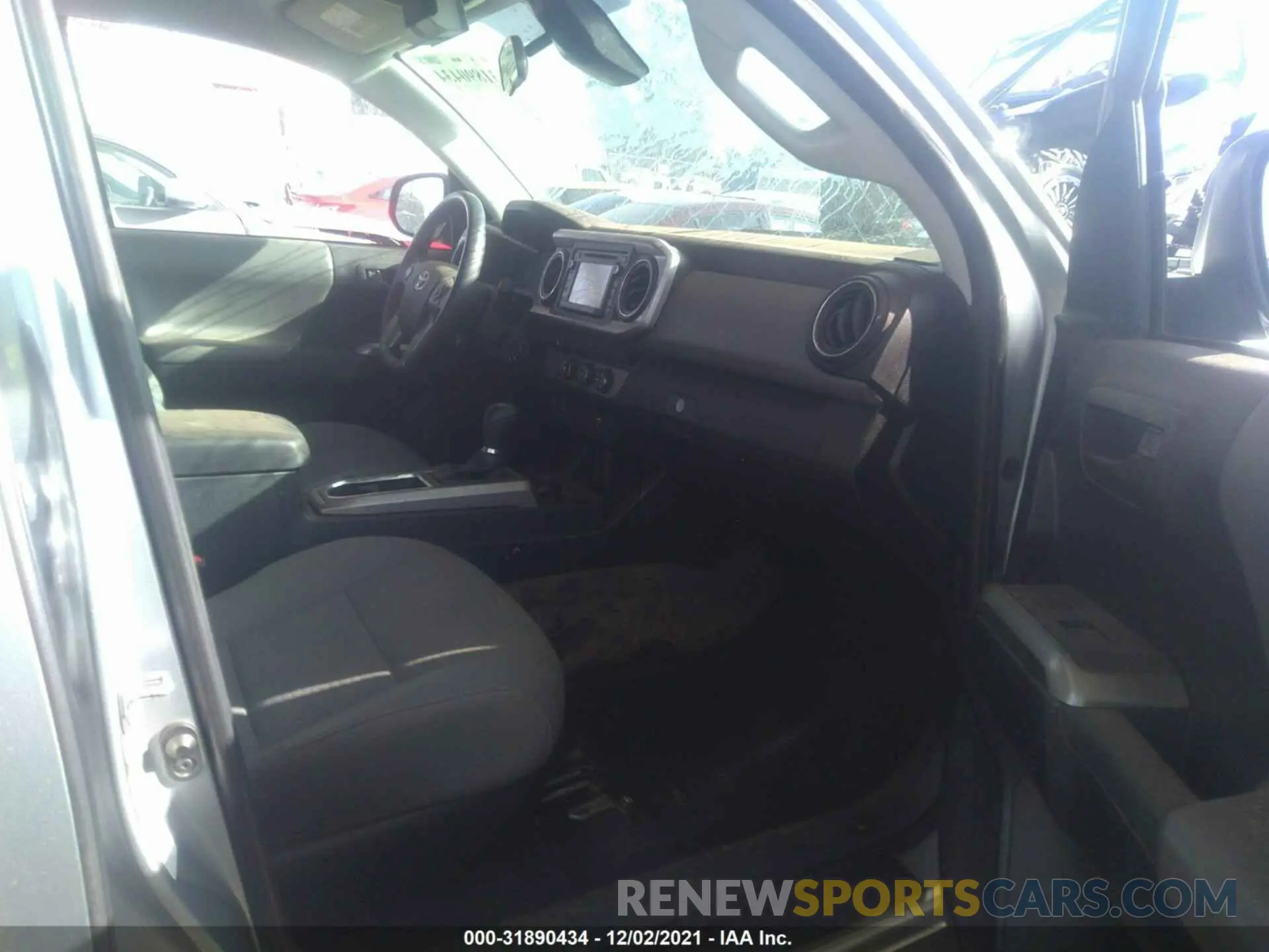 5 fotografías del automóvil dañado 5TFAX5GN0KX132393 TOYOTA TACOMA 2WD 2019