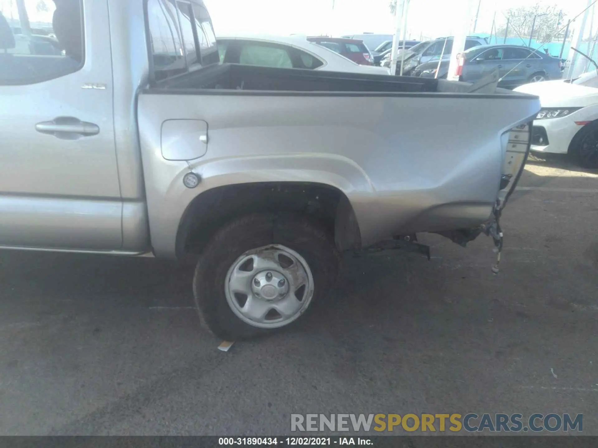 6 fotografías del automóvil dañado 5TFAX5GN0KX132393 TOYOTA TACOMA 2WD 2019