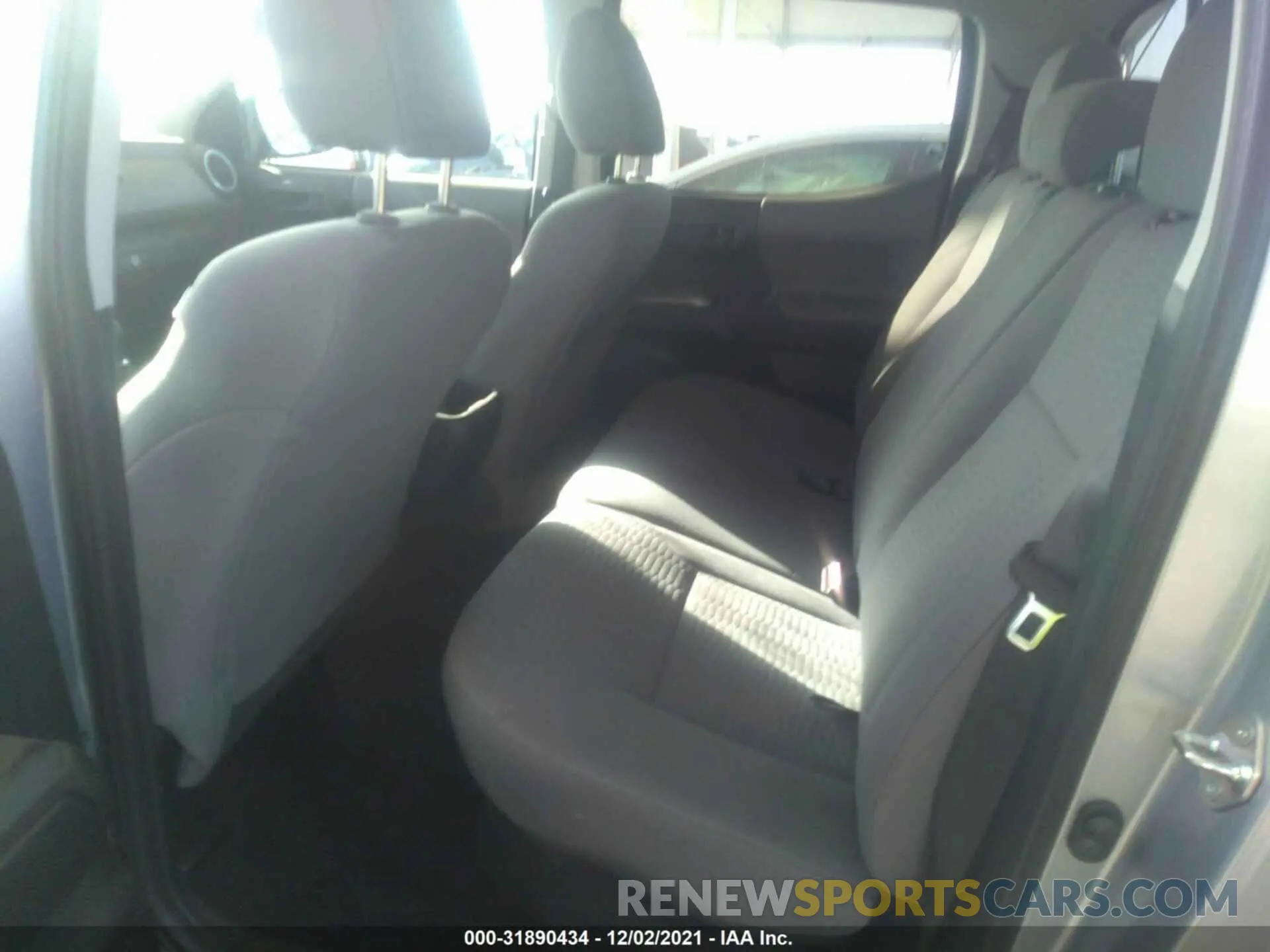 8 fotografías del automóvil dañado 5TFAX5GN0KX132393 TOYOTA TACOMA 2WD 2019