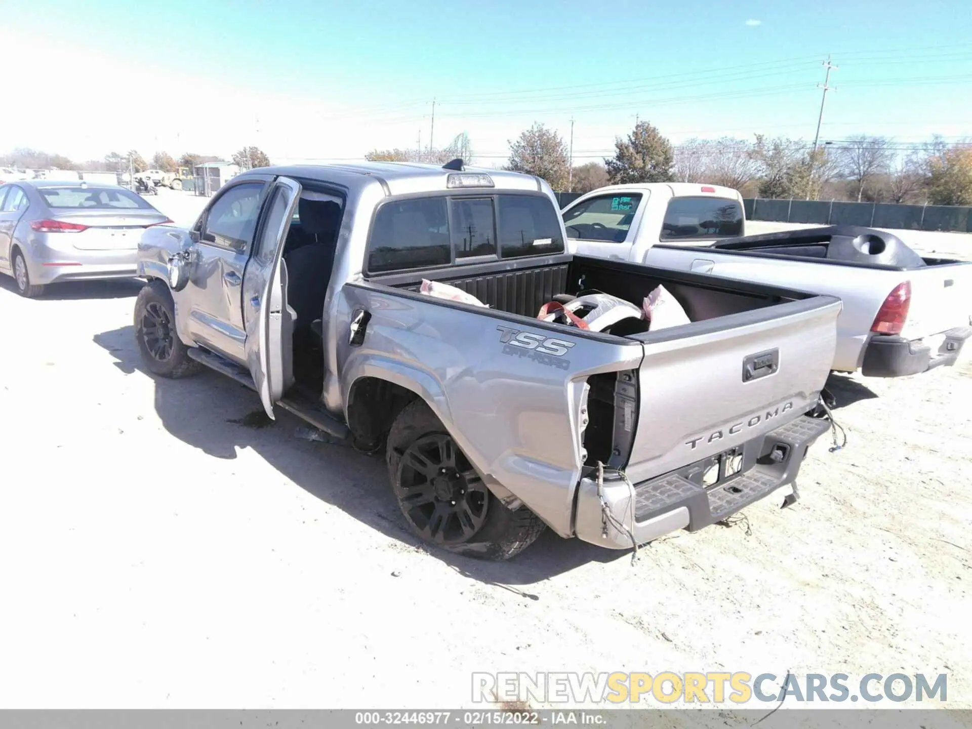 3 fotografías del automóvil dañado 5TFAX5GN0KX158928 TOYOTA TACOMA 2WD 2019