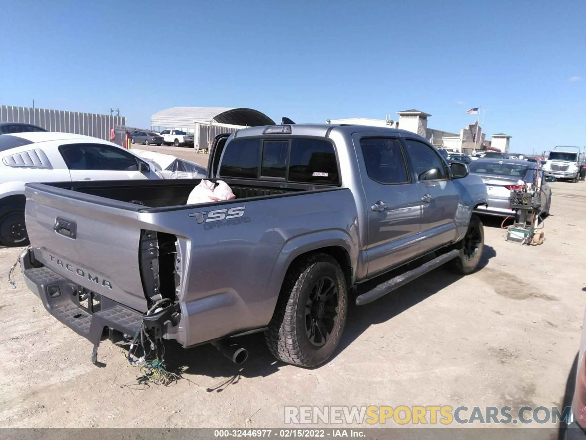 4 fotografías del automóvil dañado 5TFAX5GN0KX158928 TOYOTA TACOMA 2WD 2019
