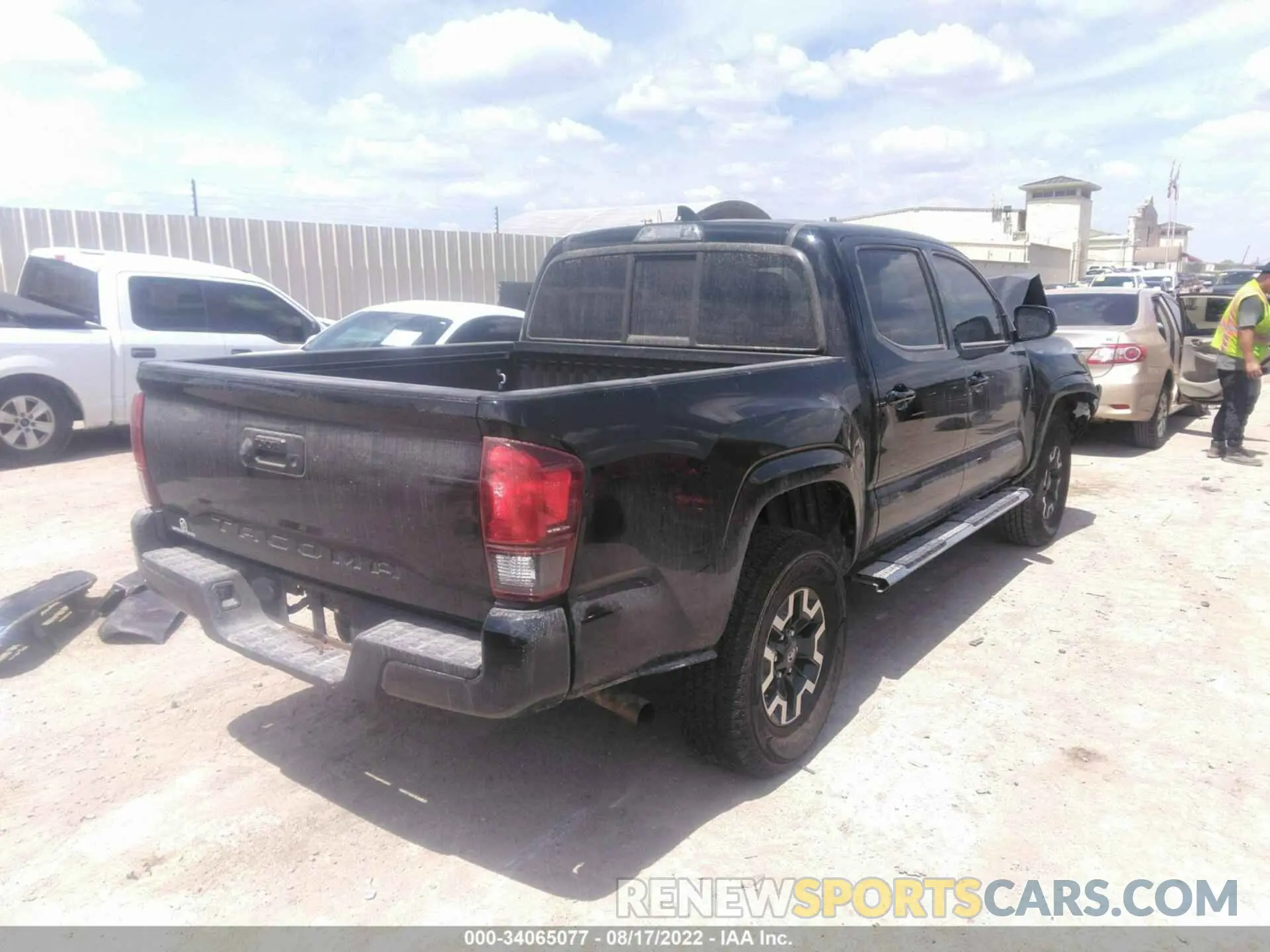4 fotografías del automóvil dañado 5TFAX5GN3KX134431 TOYOTA TACOMA 2WD 2019