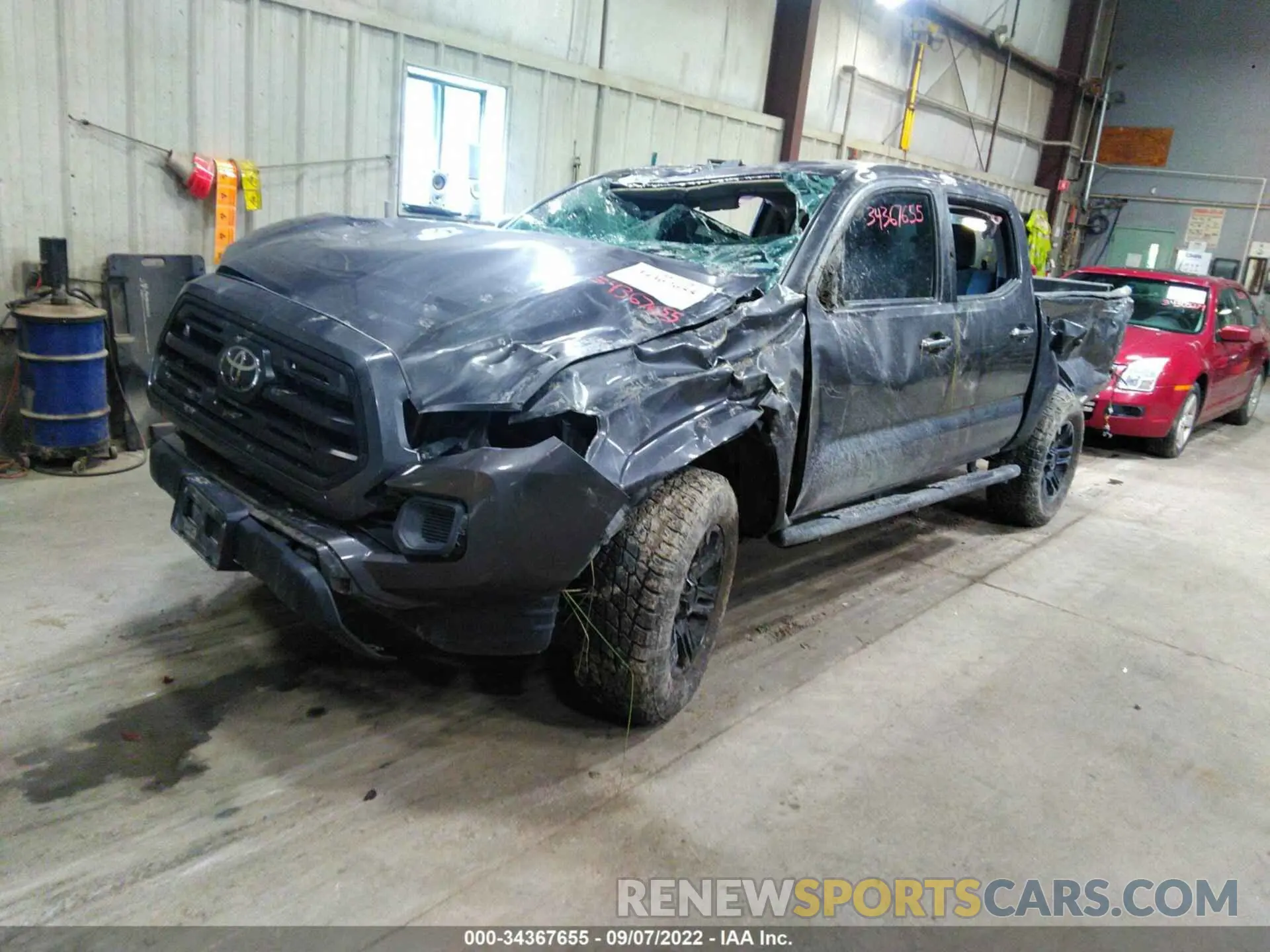 2 fotografías del automóvil dañado 5TFAX5GN5KX137170 TOYOTA TACOMA 2WD 2019