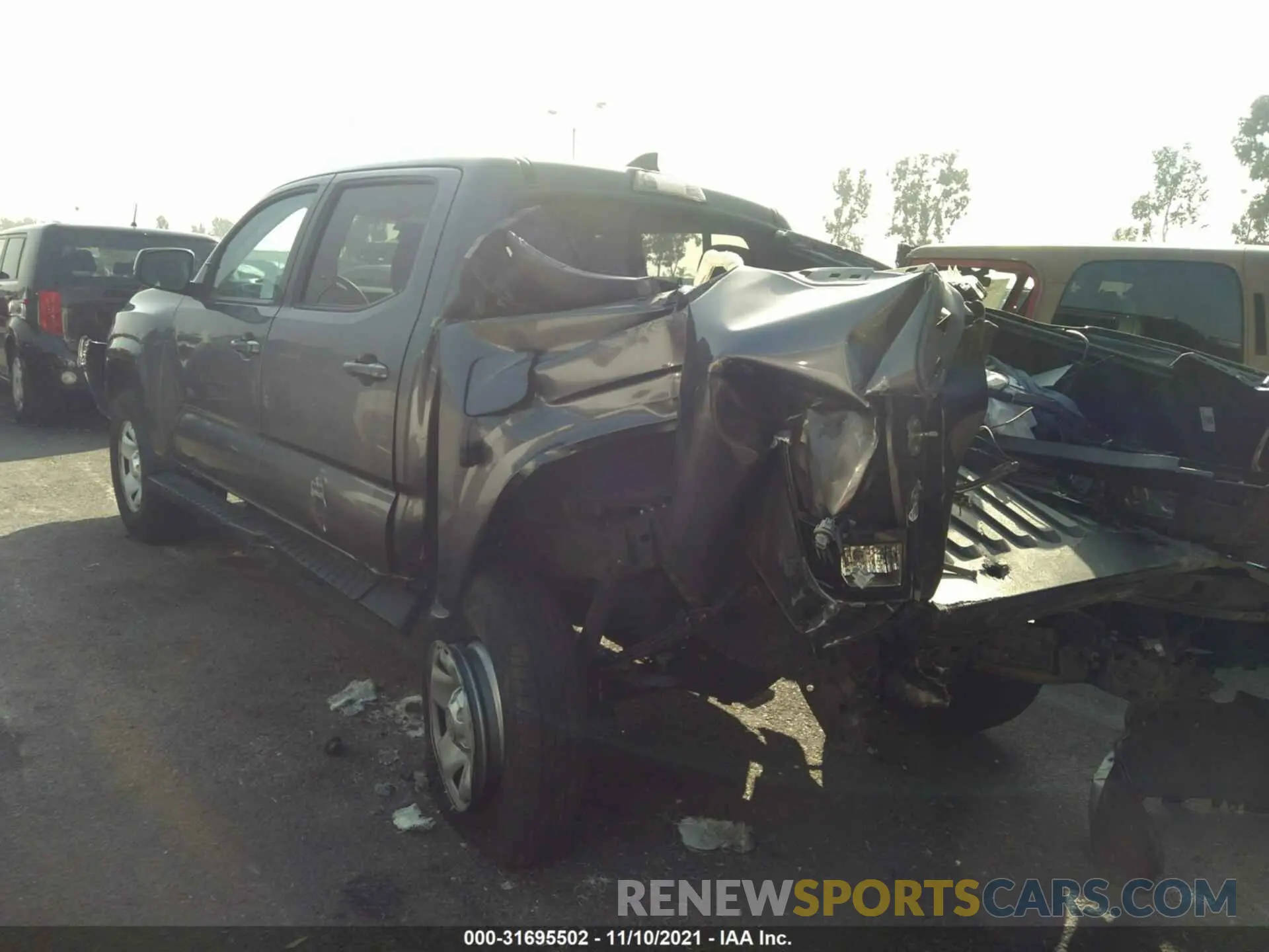 3 fotografías del automóvil dañado 5TFAX5GN9KX153355 TOYOTA TACOMA 2WD 2019