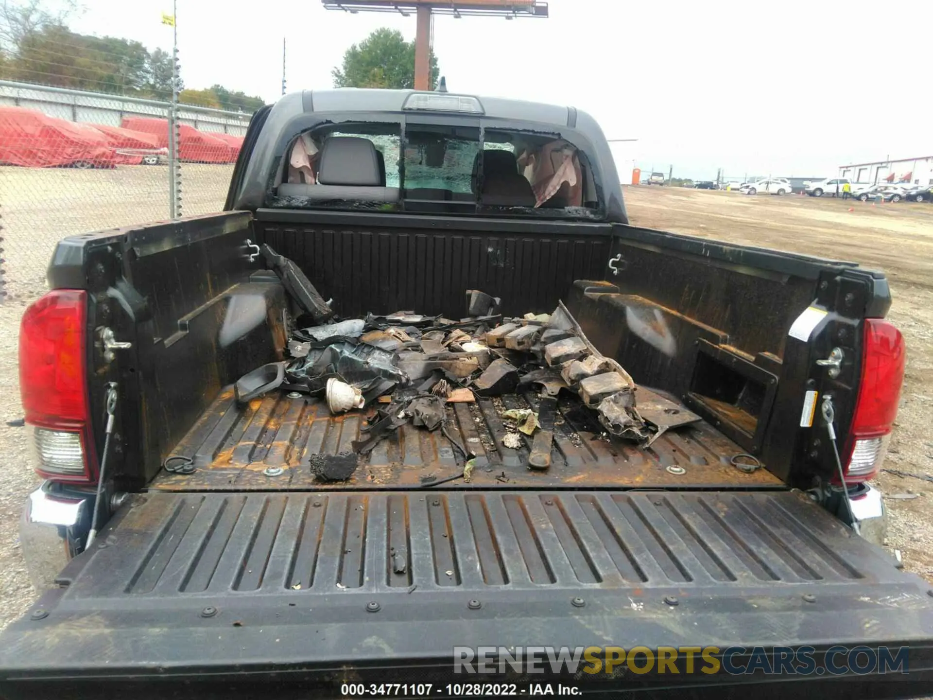 8 fotografías del automóvil dañado 5TFAZ5CN0KX073961 TOYOTA TACOMA 2WD 2019