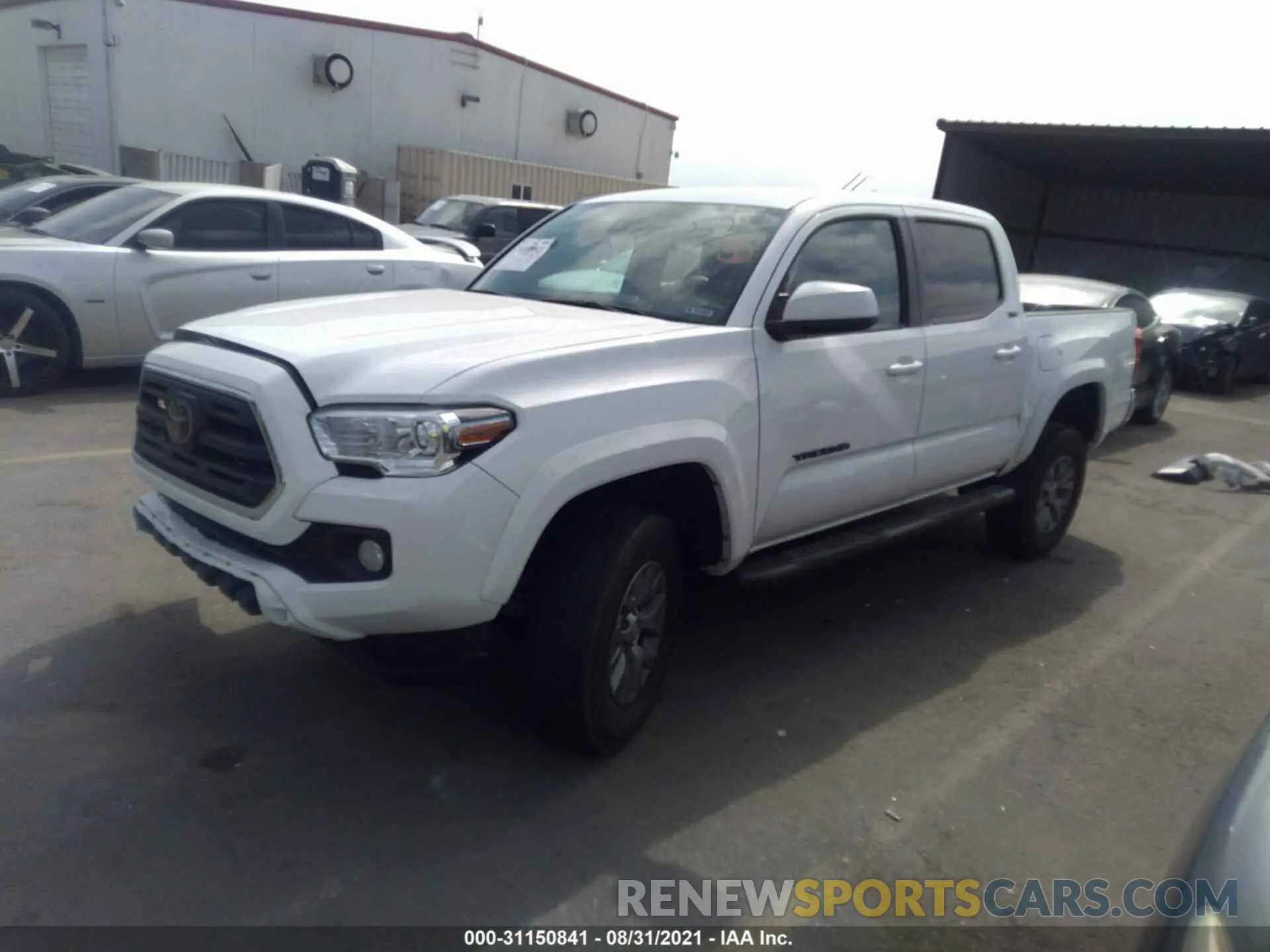 2 fotografías del automóvil dañado 5TFAZ5CN2KX085206 TOYOTA TACOMA 2WD 2019