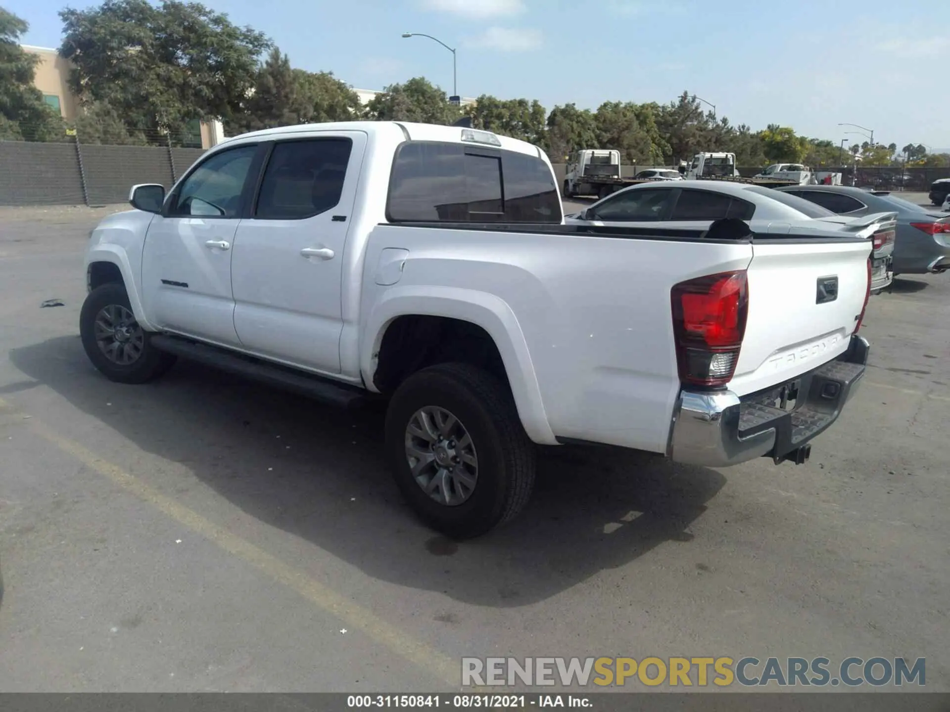 3 fotografías del automóvil dañado 5TFAZ5CN2KX085206 TOYOTA TACOMA 2WD 2019