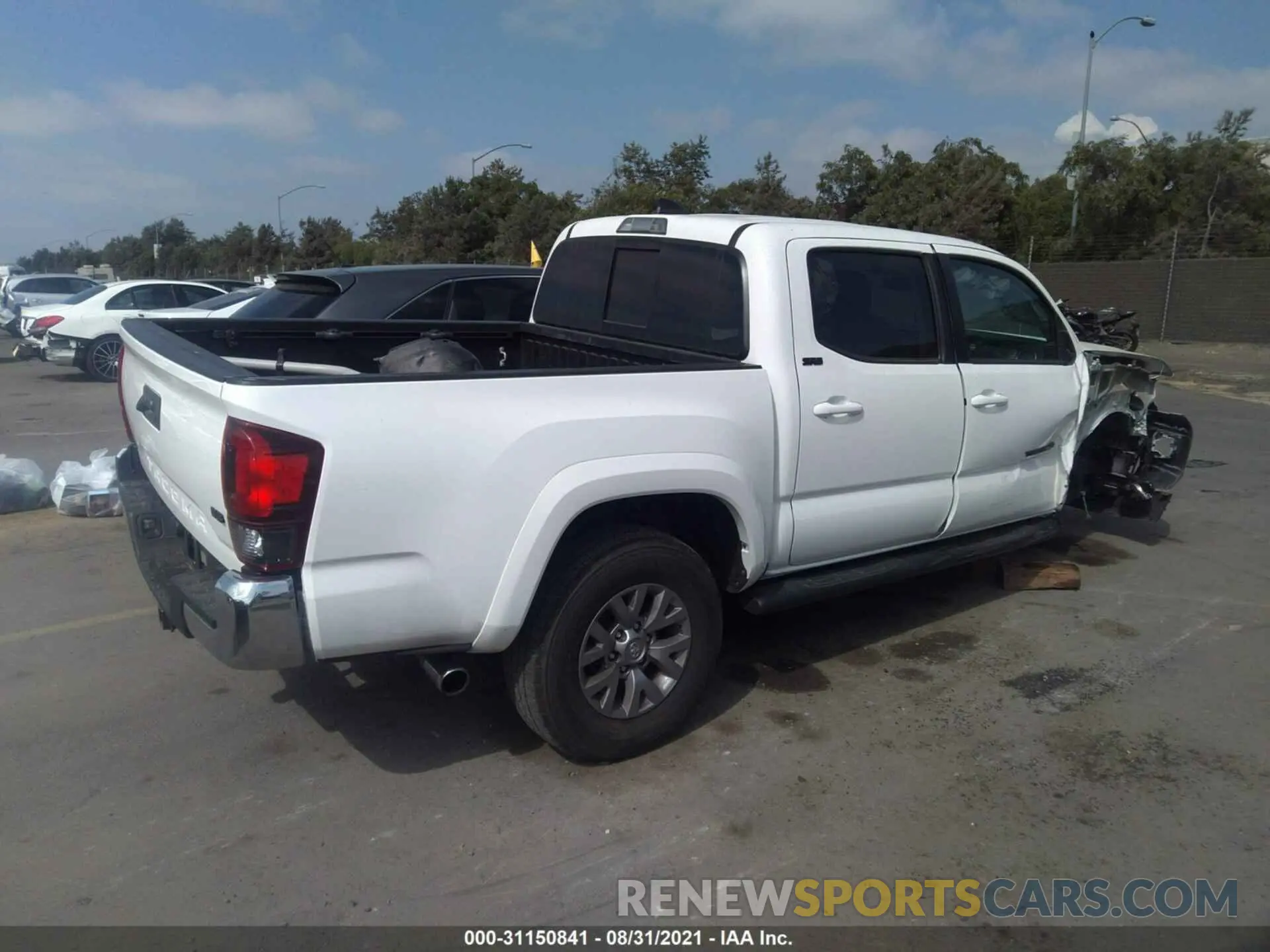 4 fotografías del automóvil dañado 5TFAZ5CN2KX085206 TOYOTA TACOMA 2WD 2019