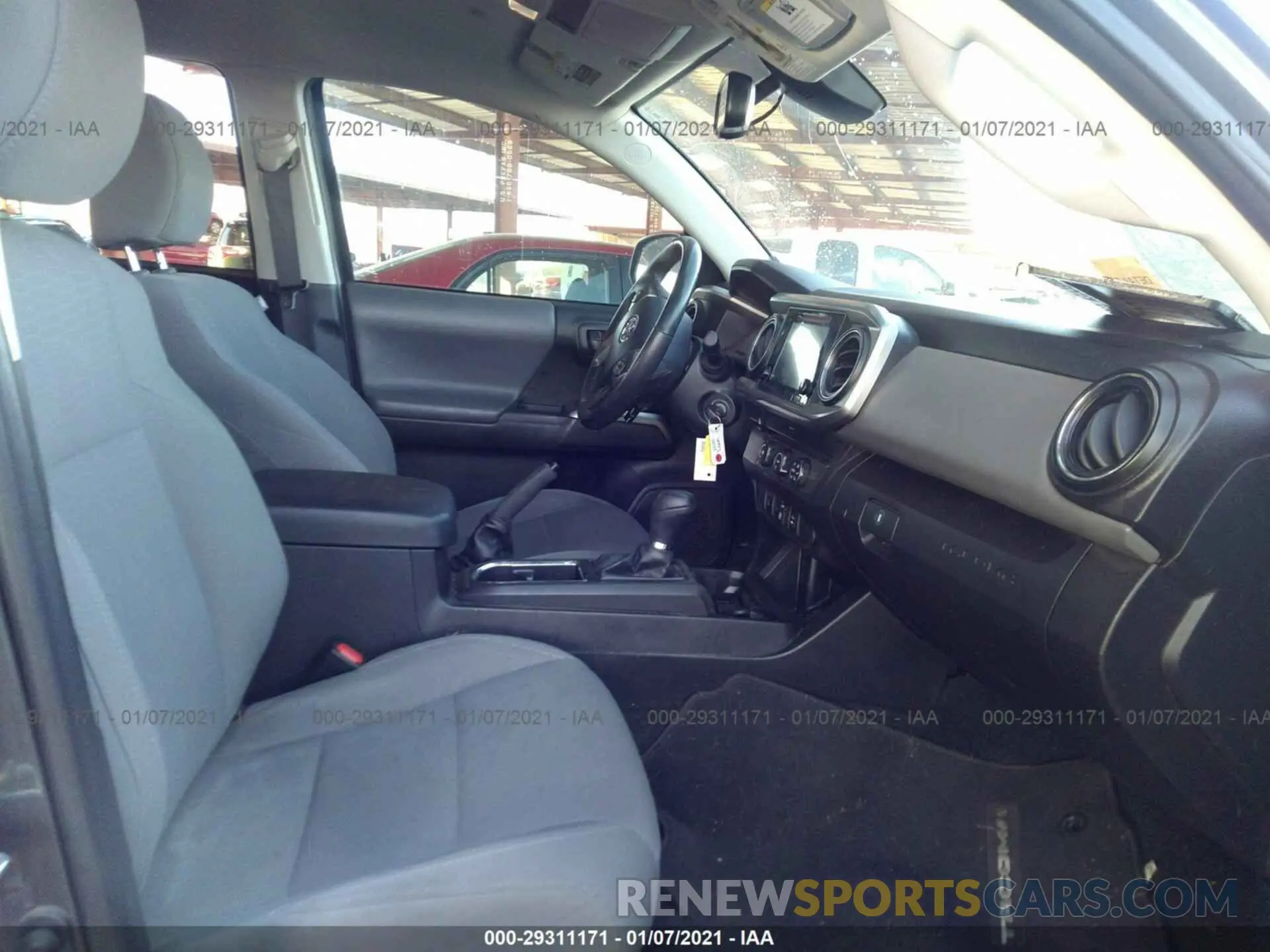 5 fotografías del automóvil dañado 5TFAZ5CN7KX074248 TOYOTA TACOMA 2WD 2019