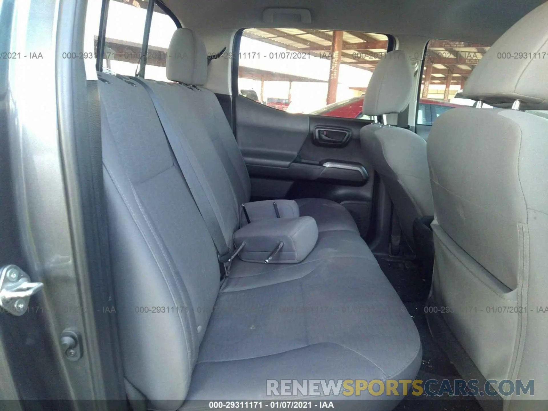 8 fotografías del automóvil dañado 5TFAZ5CN7KX074248 TOYOTA TACOMA 2WD 2019