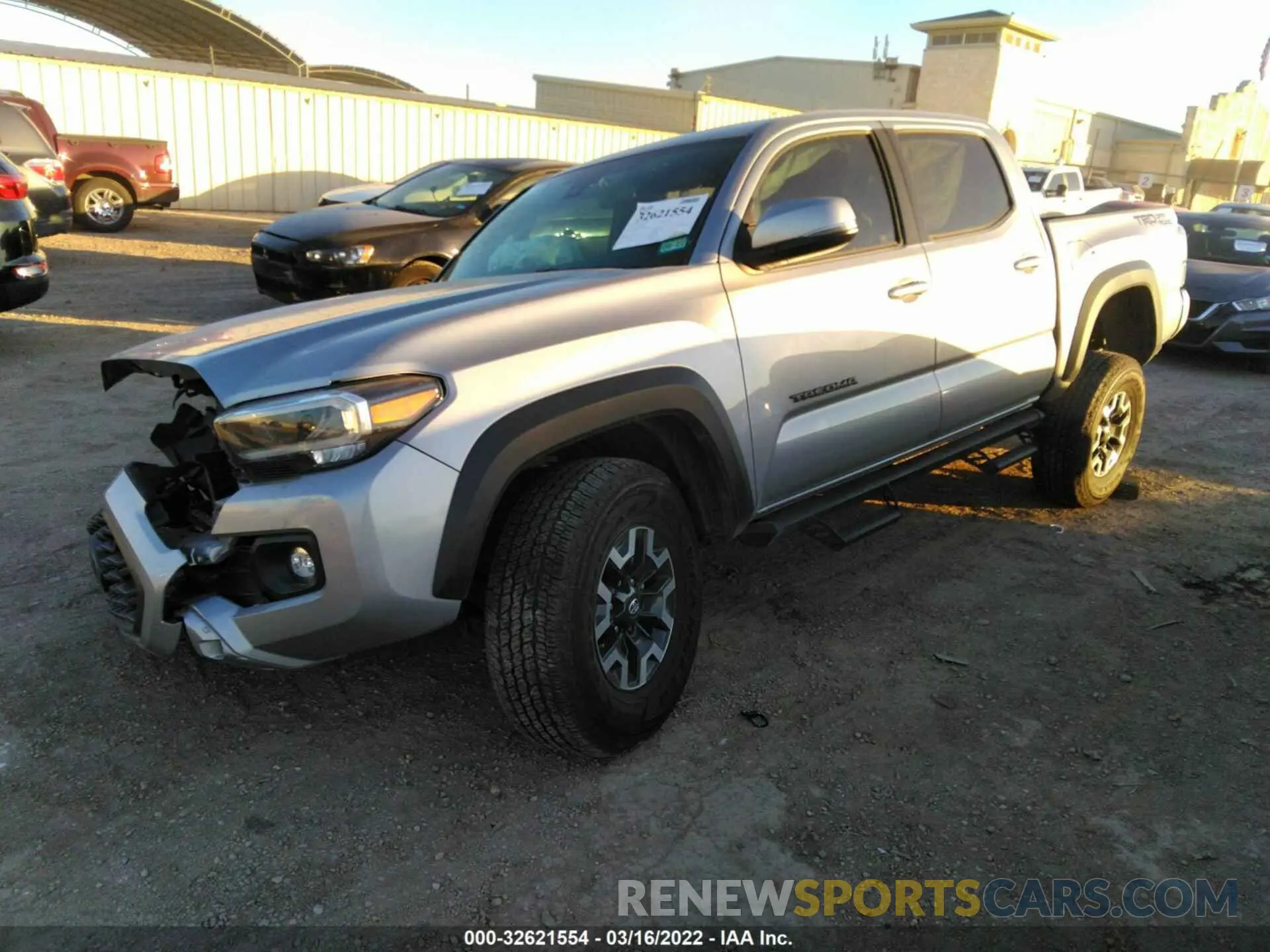2 fotografías del automóvil dañado 3TMAZ5CN0LM123135 TOYOTA TACOMA 2WD 2020
