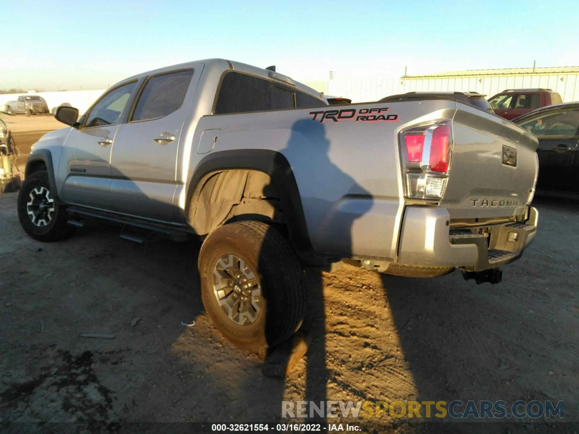 3 fotografías del automóvil dañado 3TMAZ5CN0LM123135 TOYOTA TACOMA 2WD 2020