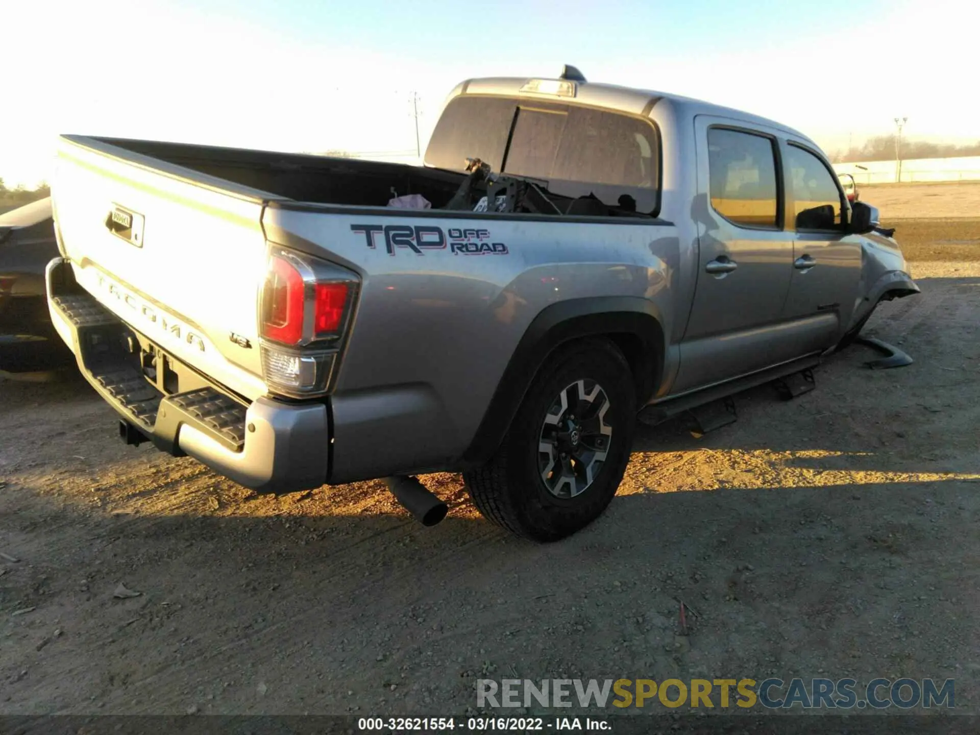 4 fotografías del automóvil dañado 3TMAZ5CN0LM123135 TOYOTA TACOMA 2WD 2020