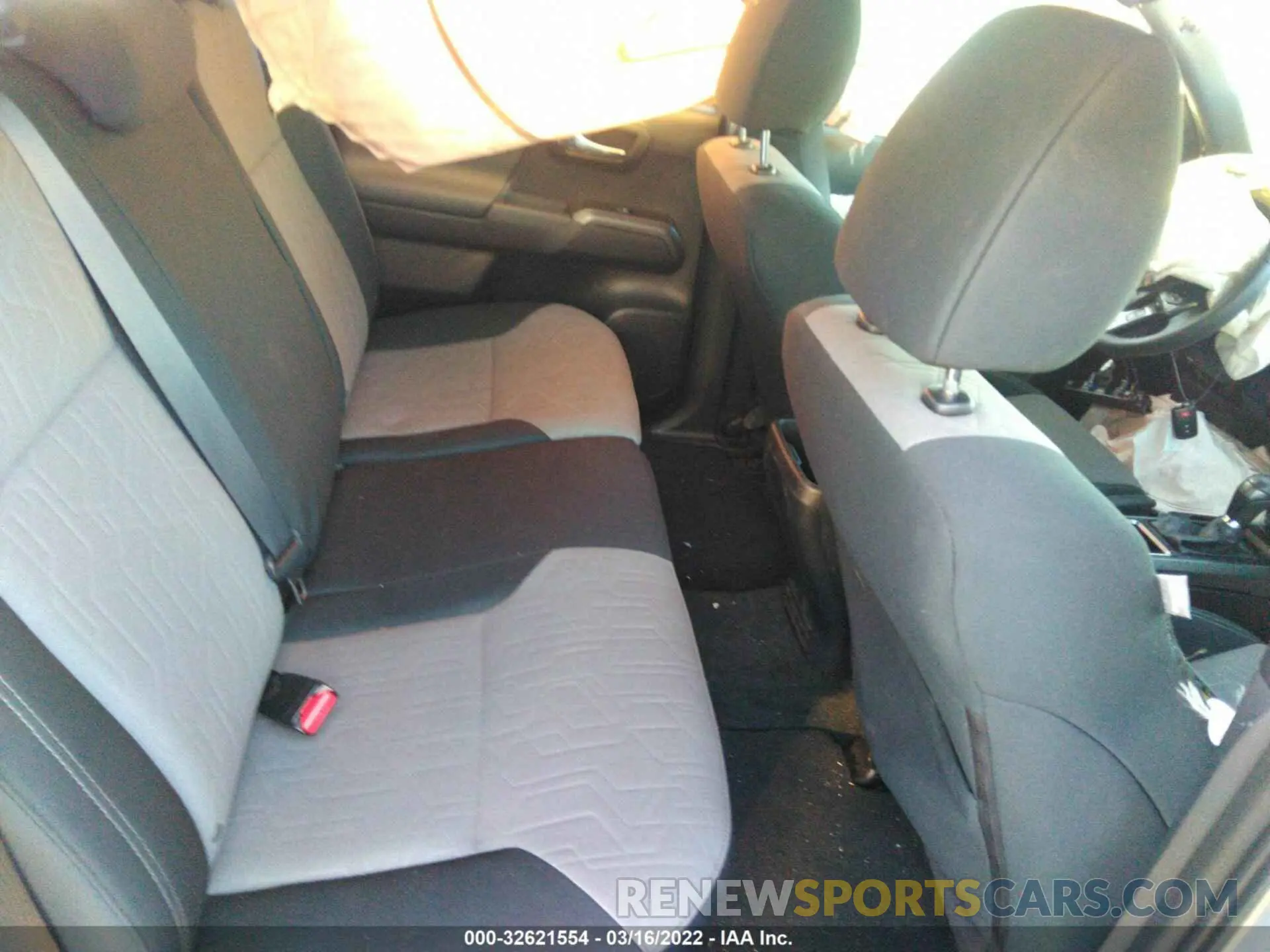 8 fotografías del automóvil dañado 3TMAZ5CN0LM123135 TOYOTA TACOMA 2WD 2020