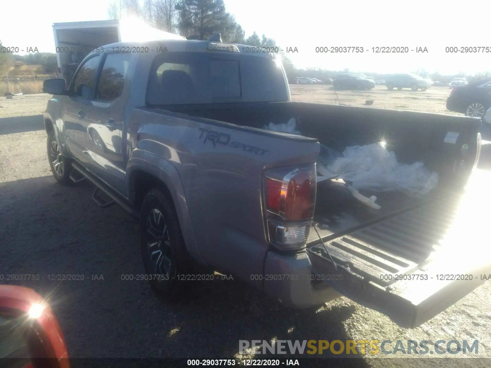 3 fotografías del automóvil dañado 3TMAZ5CN1LM131194 TOYOTA TACOMA 2WD 2020