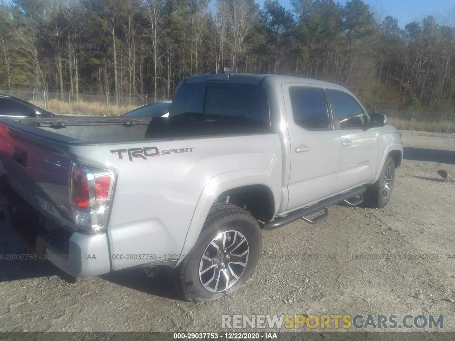 4 fotografías del automóvil dañado 3TMAZ5CN1LM131194 TOYOTA TACOMA 2WD 2020