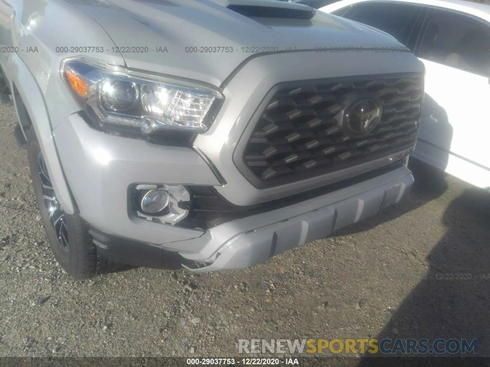 6 fotografías del automóvil dañado 3TMAZ5CN1LM131194 TOYOTA TACOMA 2WD 2020