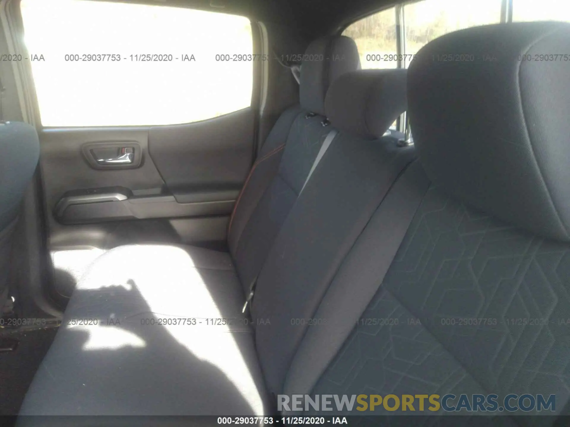 8 fotografías del automóvil dañado 3TMAZ5CN1LM131194 TOYOTA TACOMA 2WD 2020