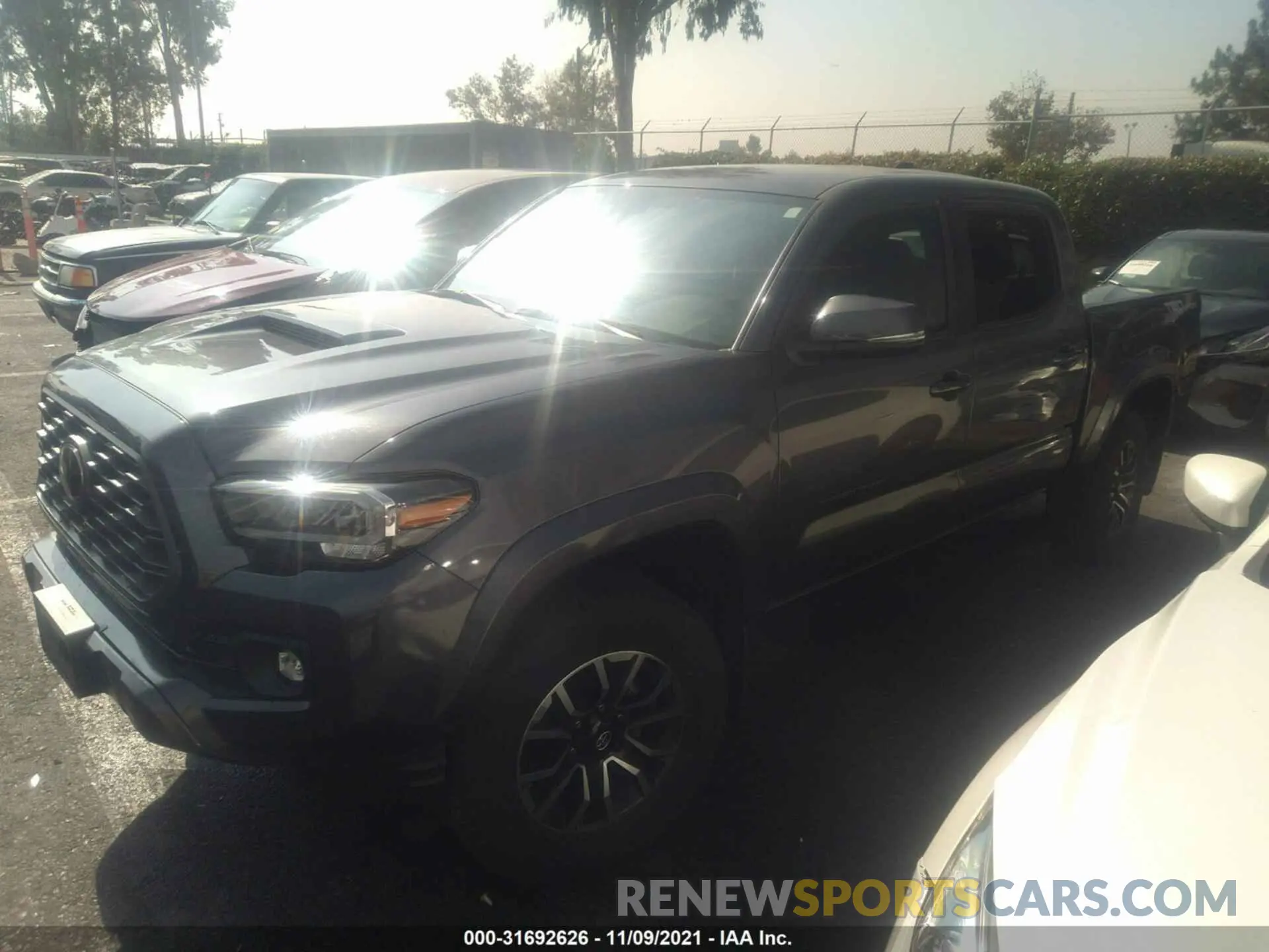 2 fotografías del automóvil dañado 3TMAZ5CN7LM122368 TOYOTA TACOMA 2WD 2020