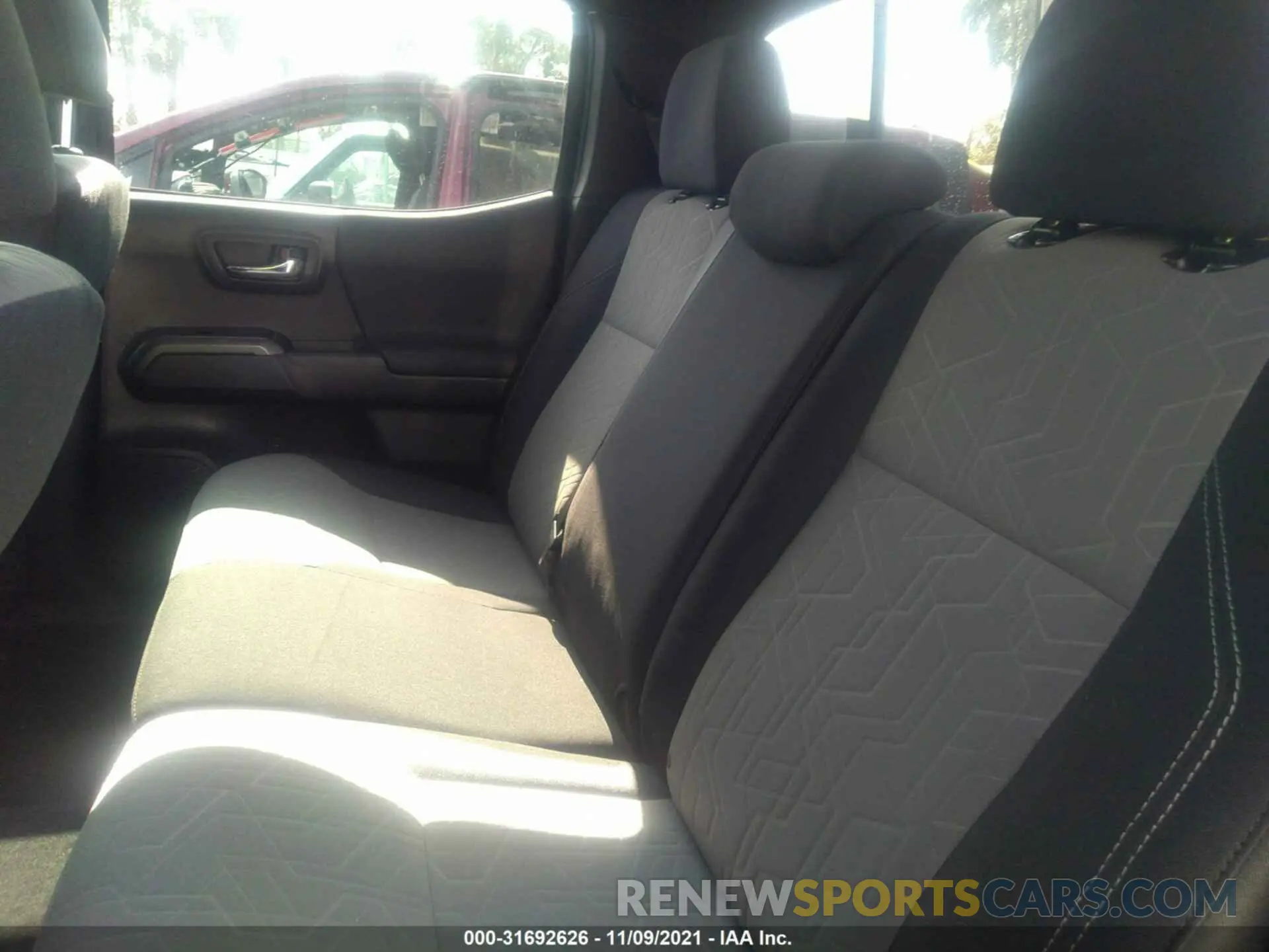 8 fotografías del automóvil dañado 3TMAZ5CN7LM122368 TOYOTA TACOMA 2WD 2020