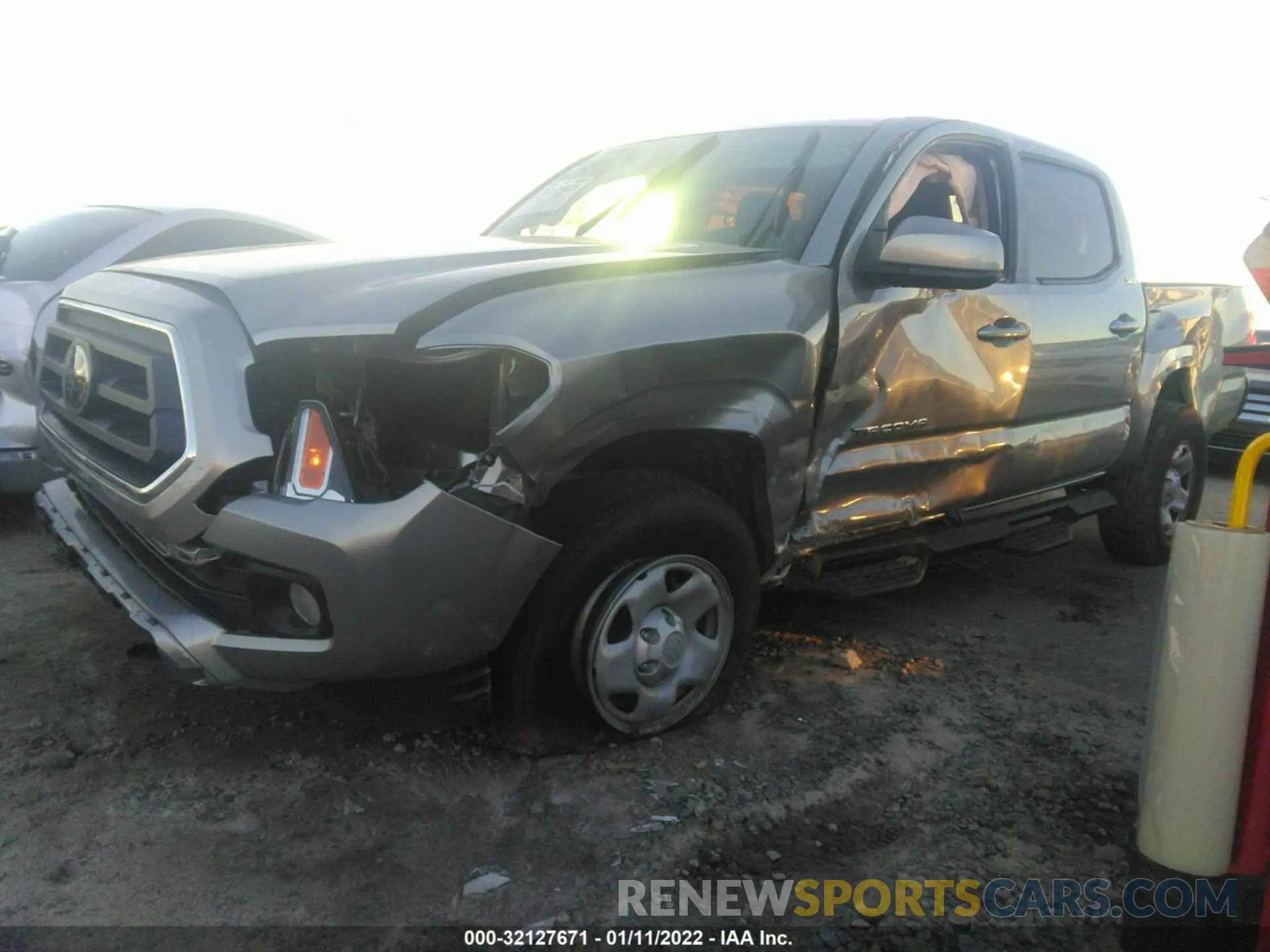 2 fotografías del automóvil dañado 5TFAX5GN4LX187916 TOYOTA TACOMA 2WD 2020