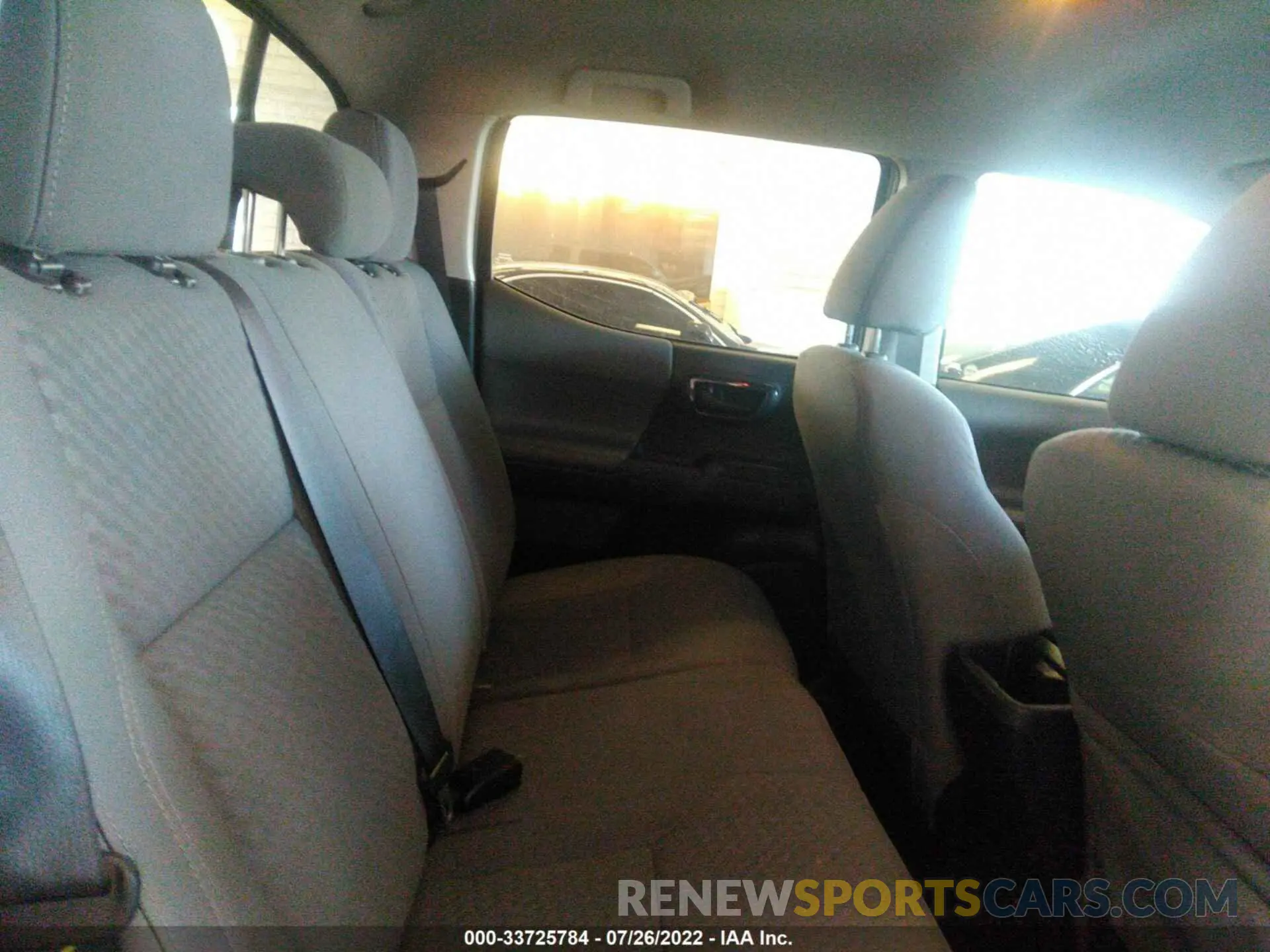 8 fotografías del automóvil dañado 5TFAX5GN9LX186860 TOYOTA TACOMA 2WD 2020