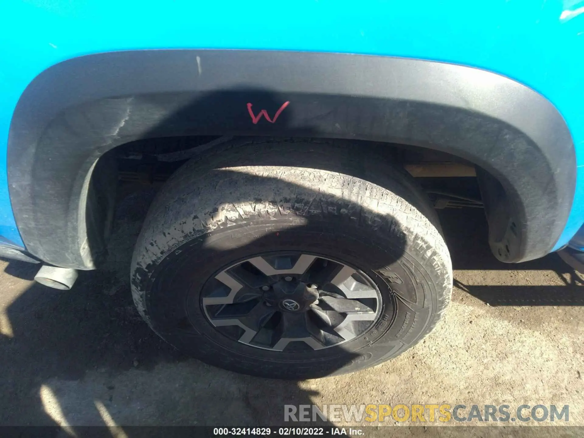 15 fotografías del automóvil dañado 5TFAZ5CN5LX091695 TOYOTA TACOMA 2WD 2020