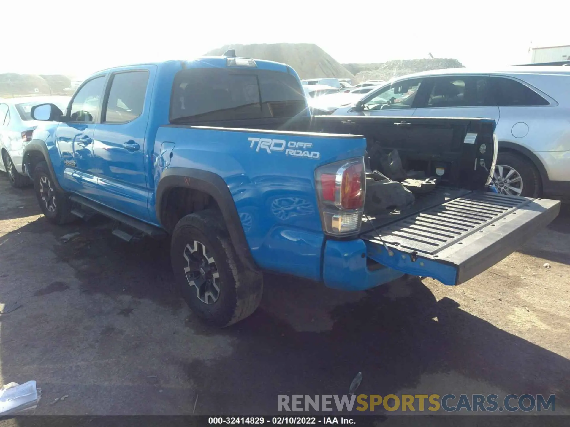 3 fotografías del automóvil dañado 5TFAZ5CN5LX091695 TOYOTA TACOMA 2WD 2020