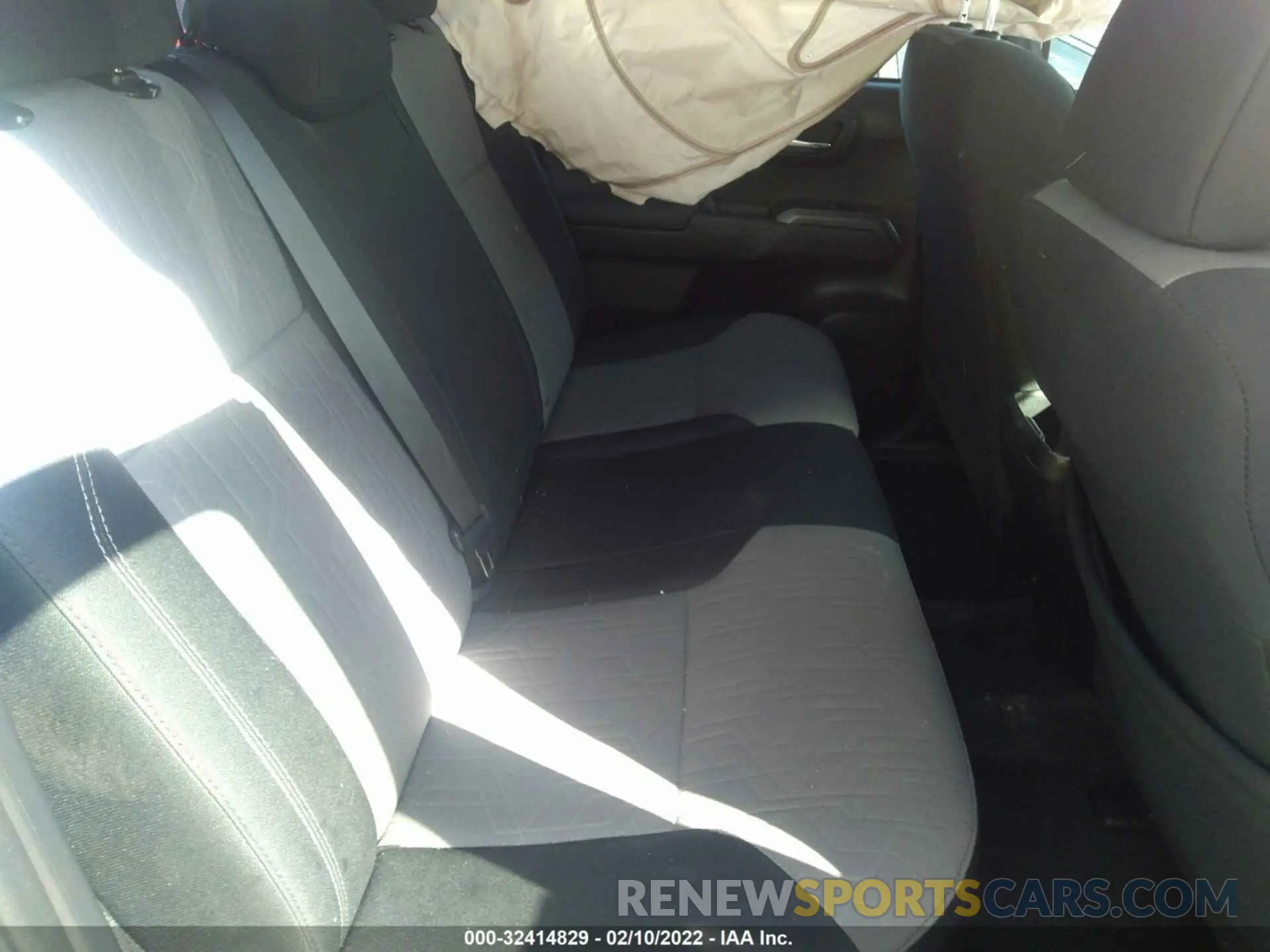 8 fotografías del automóvil dañado 5TFAZ5CN5LX091695 TOYOTA TACOMA 2WD 2020