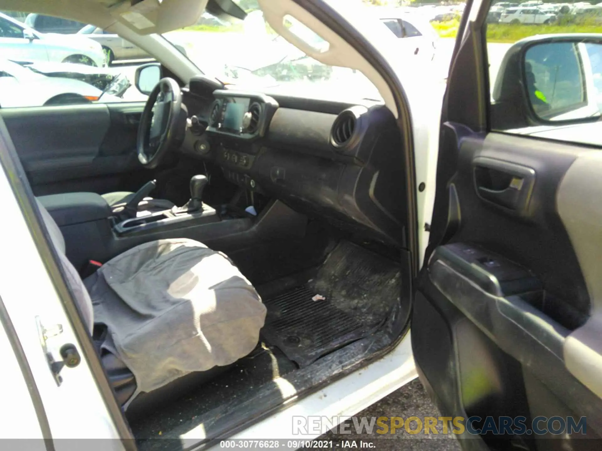 5 fotografías del automóvil dañado 5TFRZ5CN2LX090121 TOYOTA TACOMA 2WD 2020