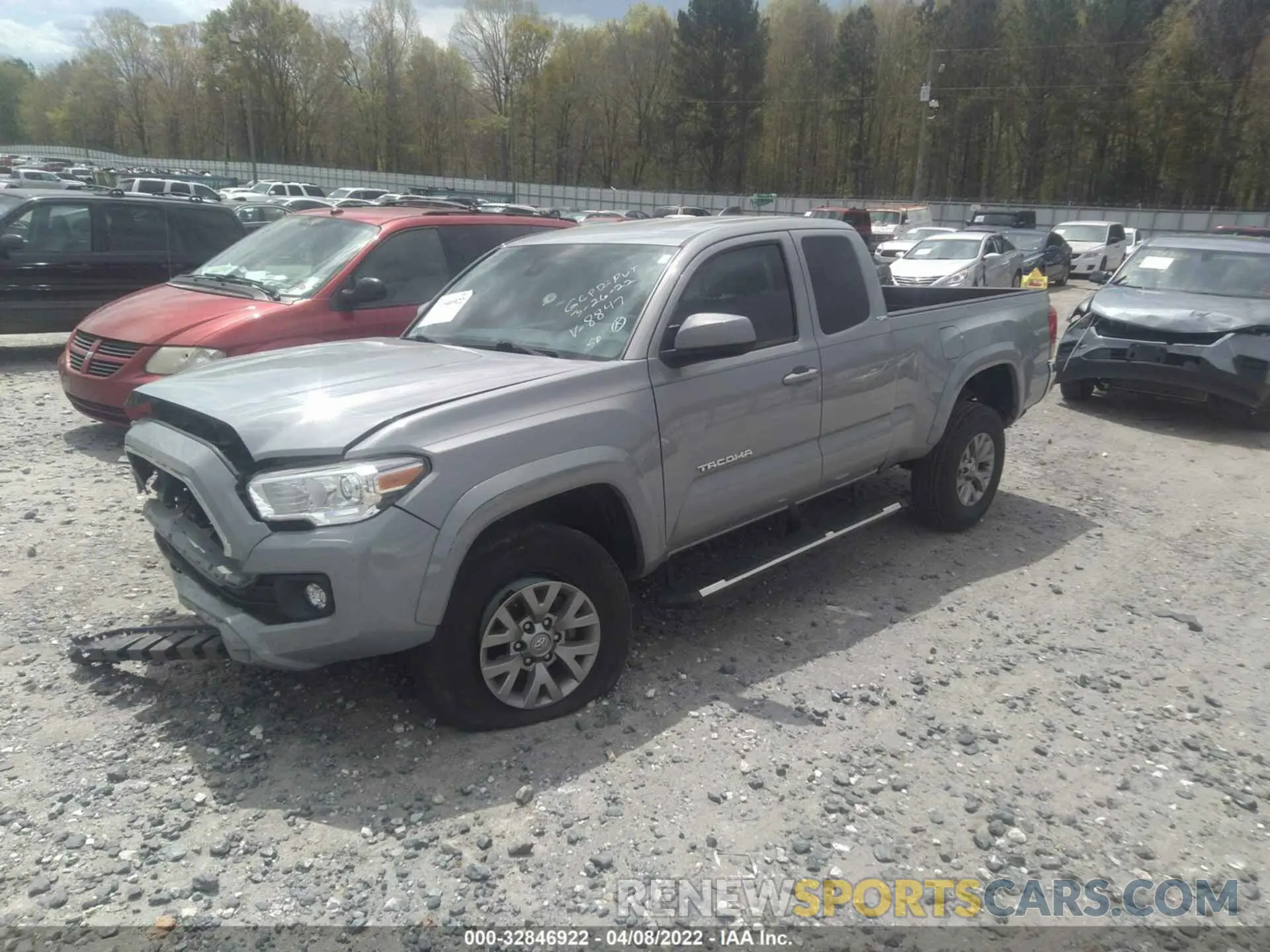 2 fotografías del automóvil dañado 5TFRZ5CN5LX088847 TOYOTA TACOMA 2WD 2020