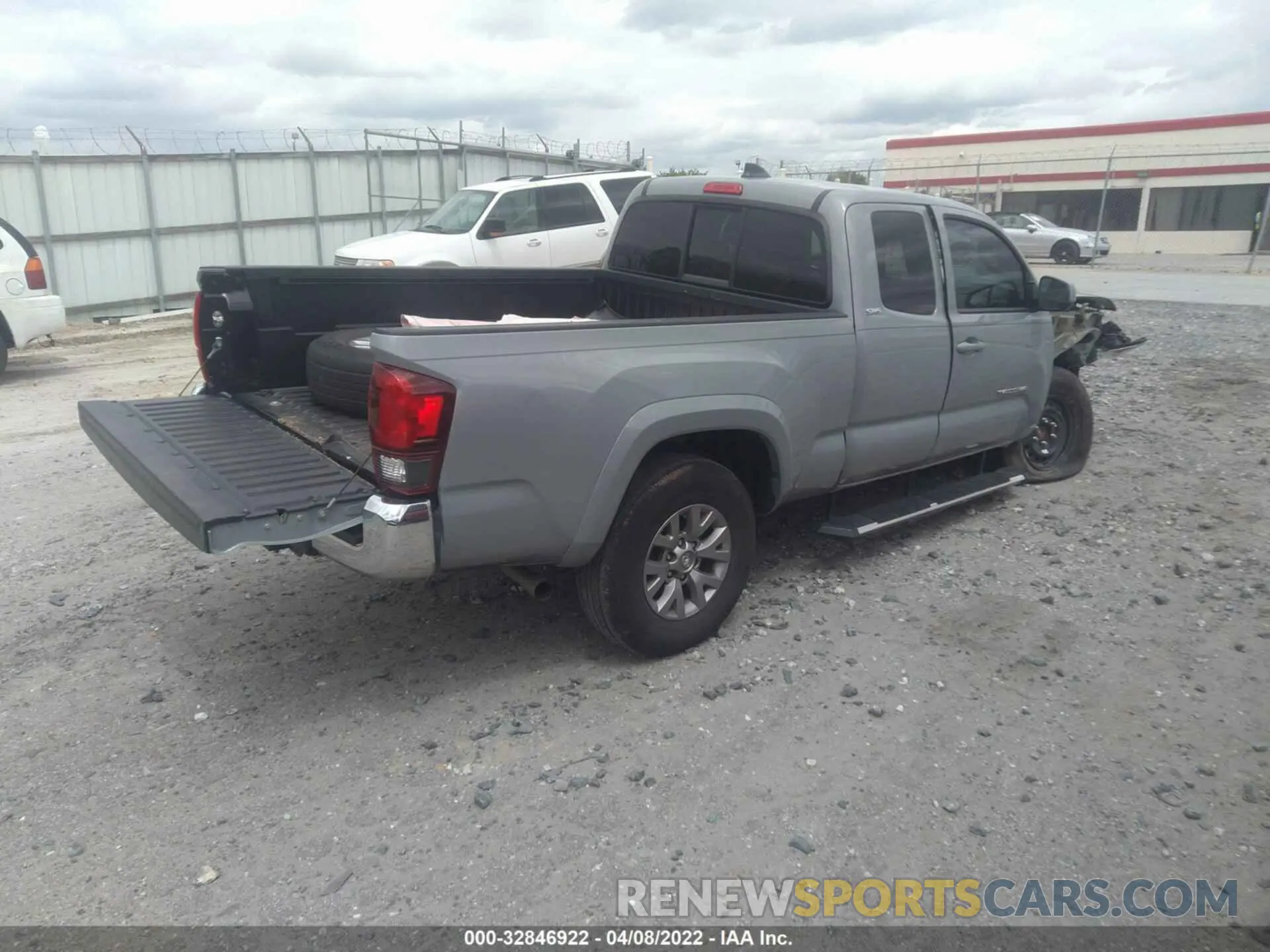 4 fotografías del automóvil dañado 5TFRZ5CN5LX088847 TOYOTA TACOMA 2WD 2020