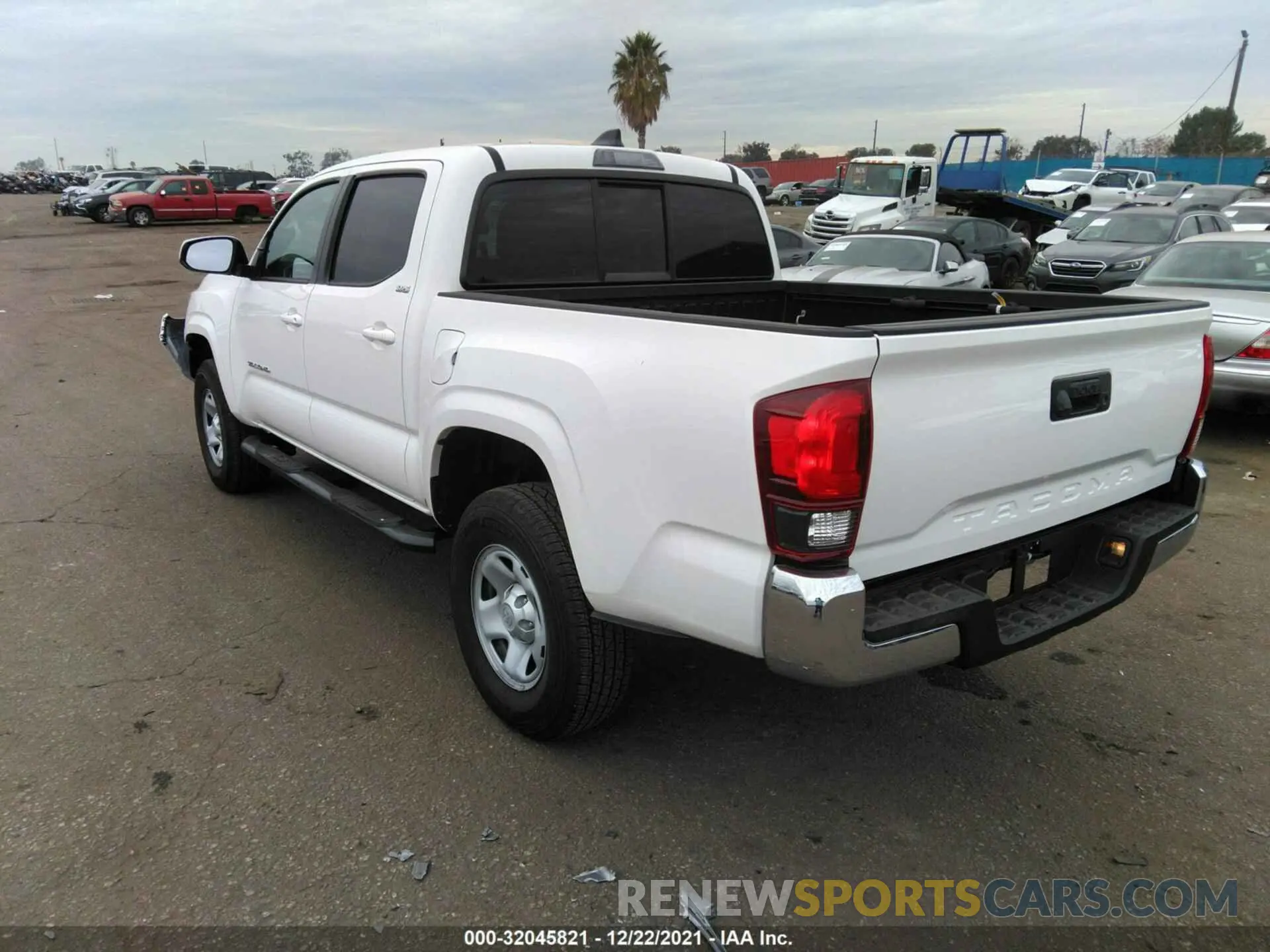 3 fotografías del automóvil dañado 3TYAX5GN0MT011764 TOYOTA TACOMA 2WD 2021