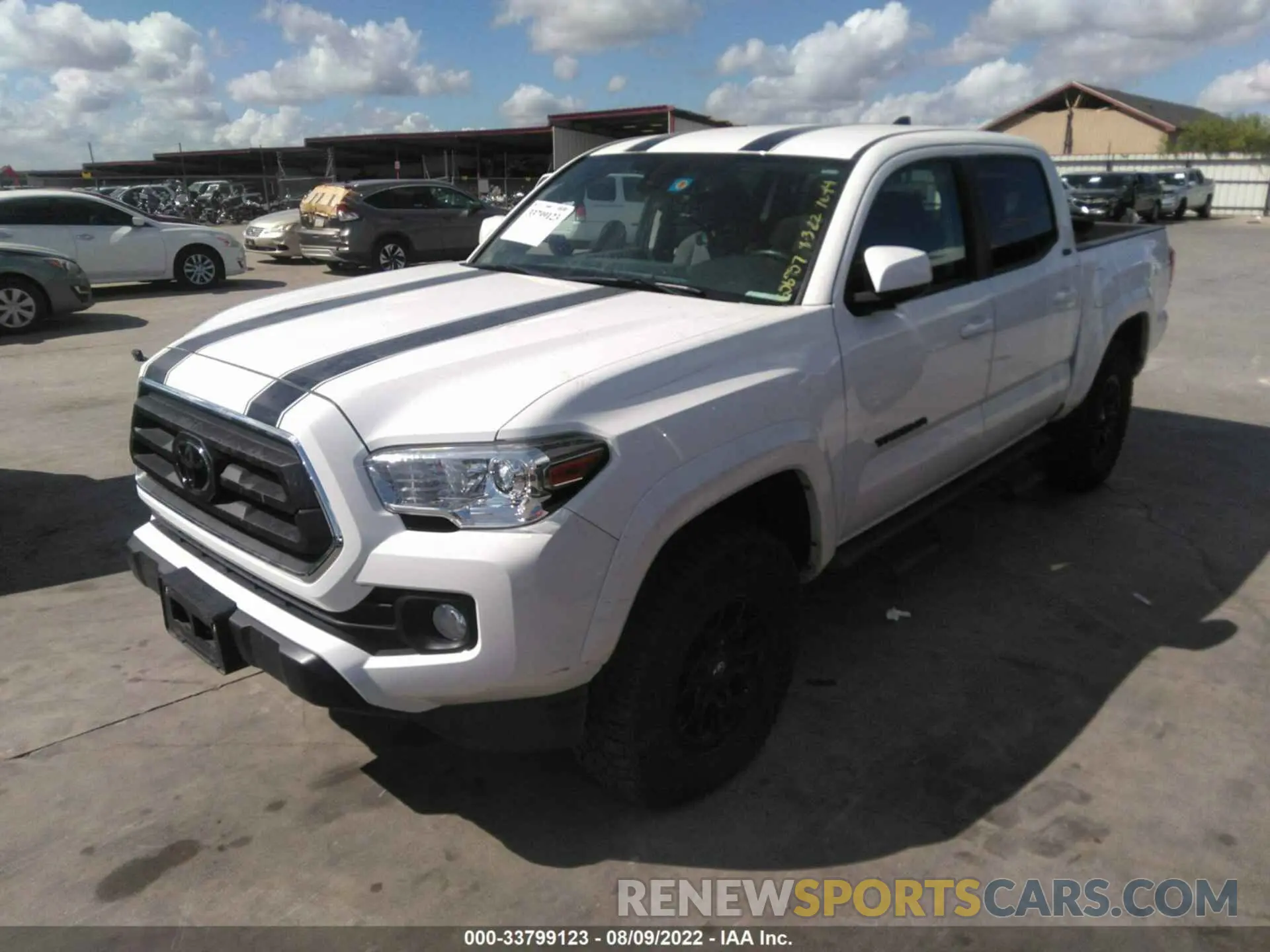 2 fotografías del automóvil dañado 5TFAZ5CN2MX107644 TOYOTA TACOMA 2WD 2021