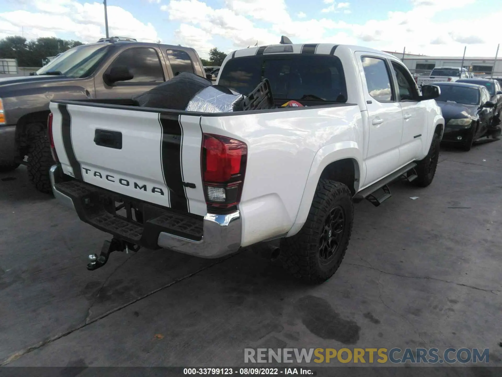 4 fotografías del automóvil dañado 5TFAZ5CN2MX107644 TOYOTA TACOMA 2WD 2021