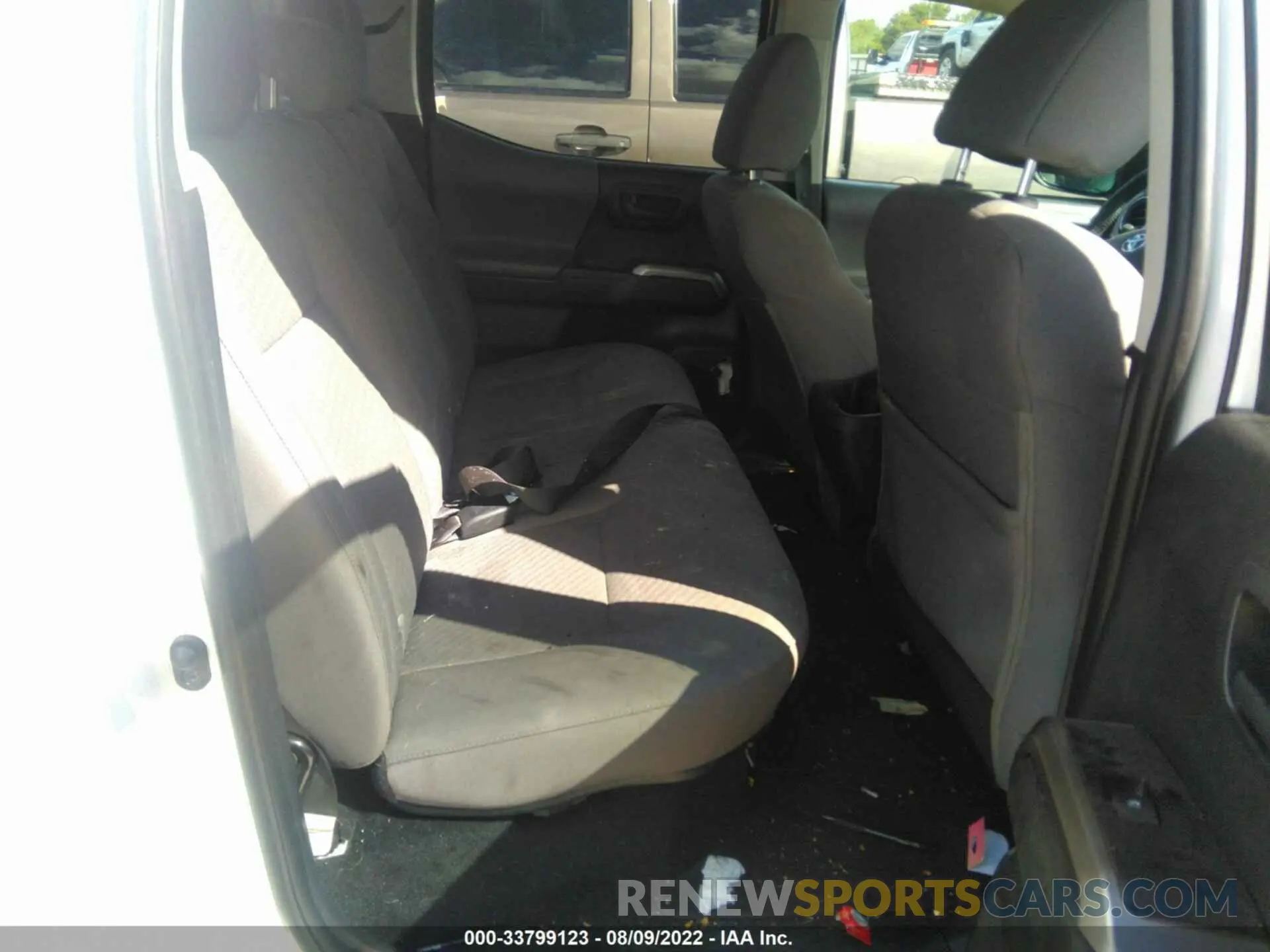 8 fotografías del automóvil dañado 5TFAZ5CN2MX107644 TOYOTA TACOMA 2WD 2021