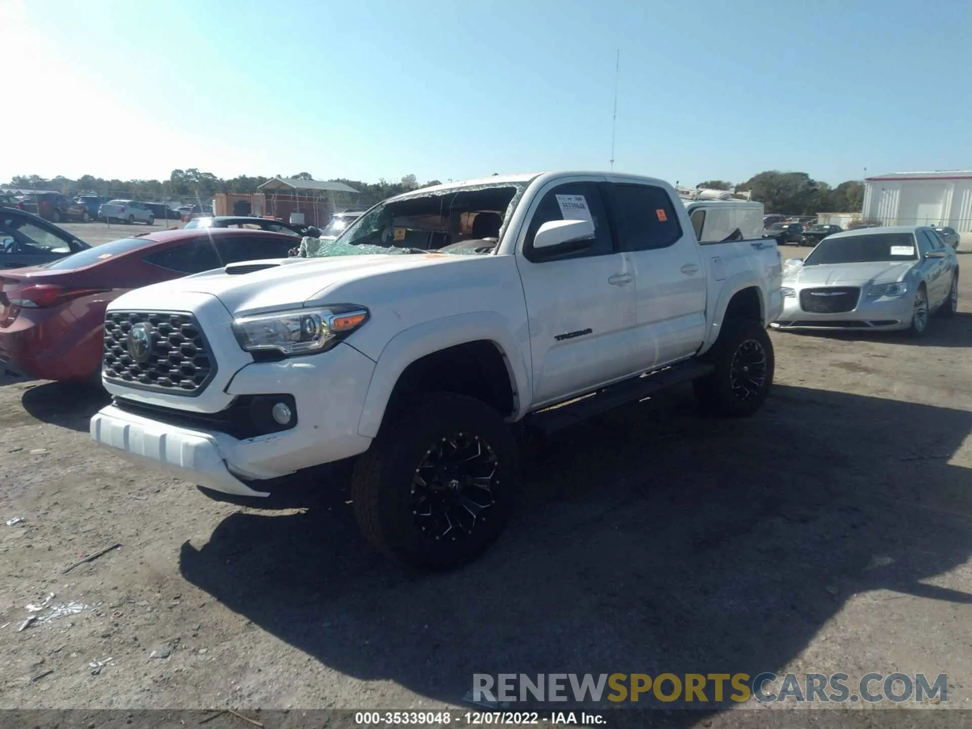 2 fotografías del automóvil dañado 5TFAZ5CN9MX103753 TOYOTA TACOMA 2WD 2021