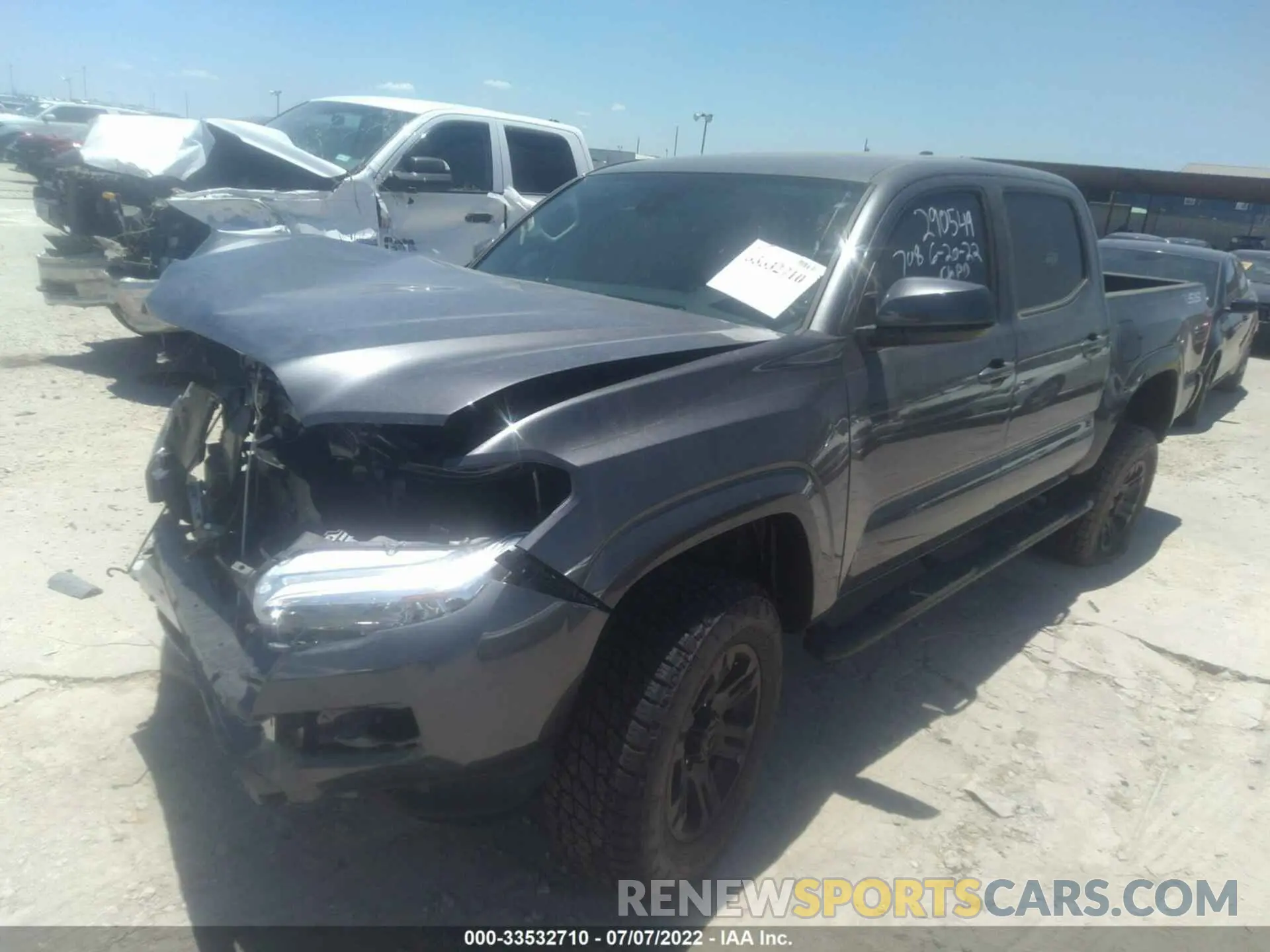 2 fotografías del automóvil dañado 3TYAX5GN8NT058140 TOYOTA TACOMA 2WD 2022