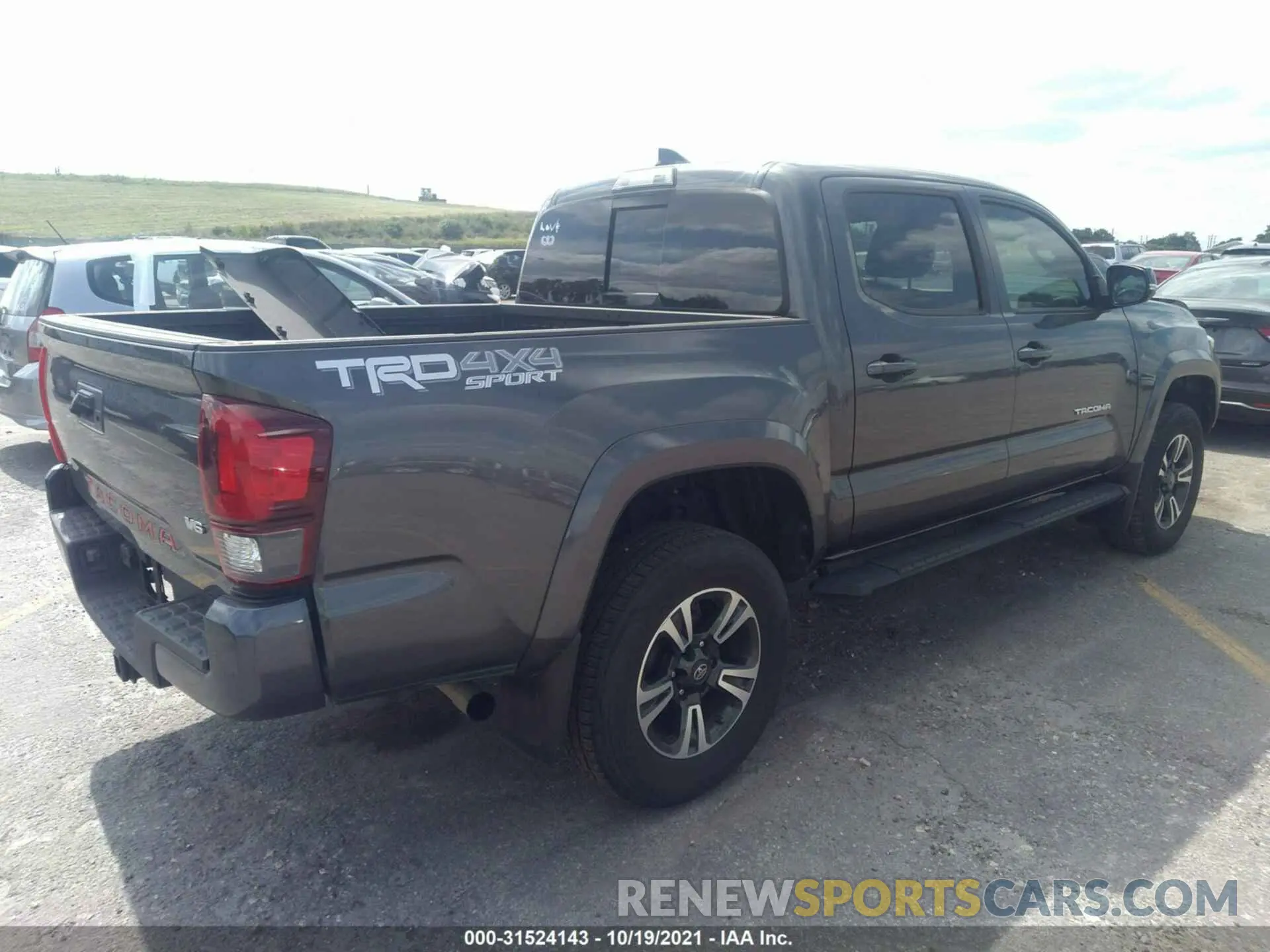4 fotografías del automóvil dañado 3TMCZ5AN0KM216912 TOYOTA TACOMA 4WD 2019