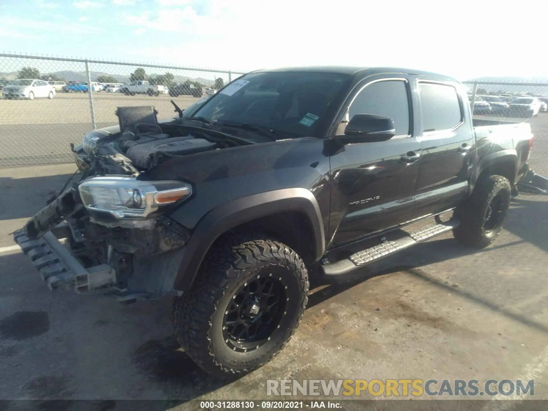 2 fotografías del automóvil dañado 3TMCZ5AN2KM241925 TOYOTA TACOMA 4WD 2019