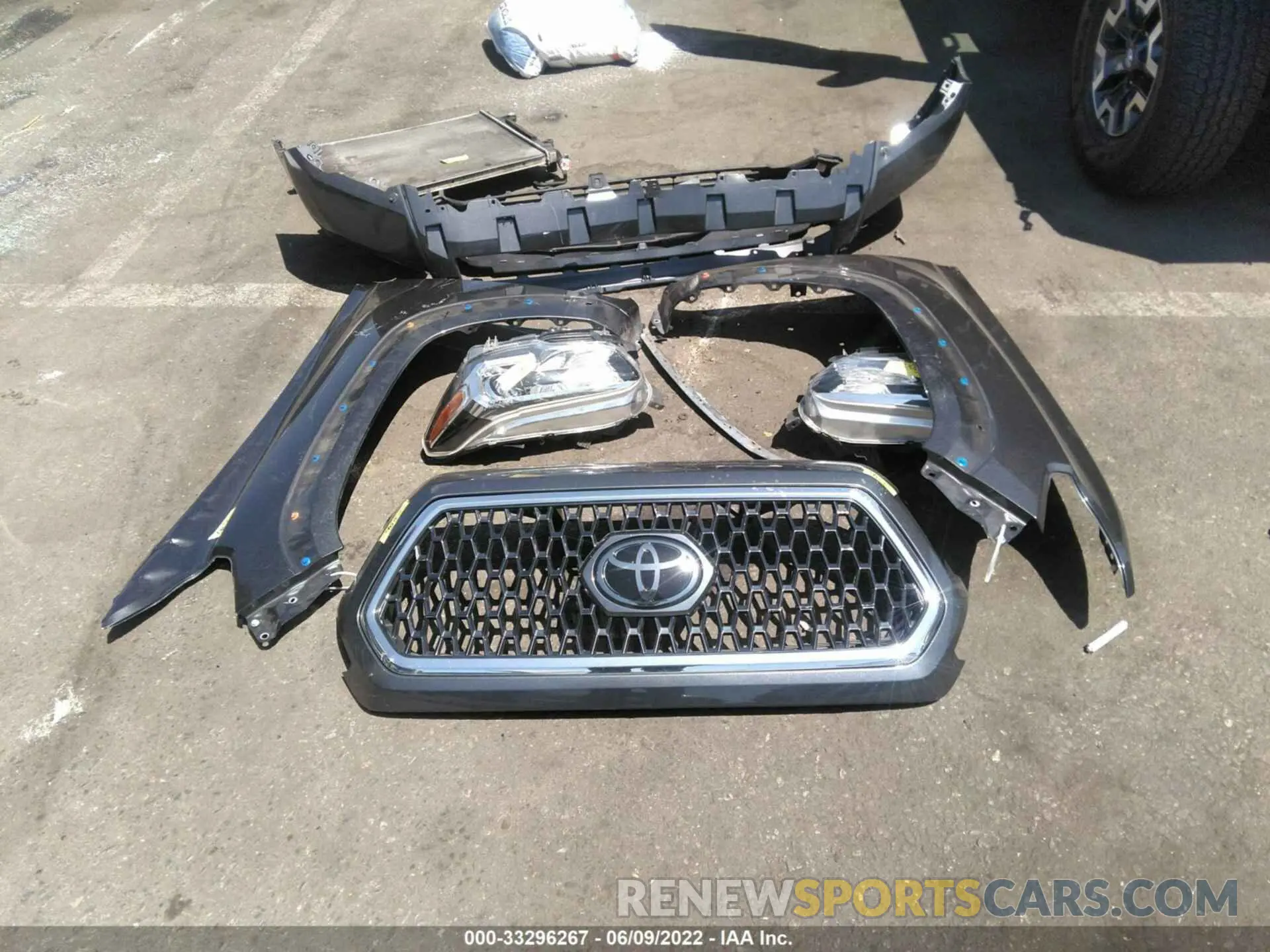 12 fotografías del automóvil dañado 3TMCZ5AN3KM196817 TOYOTA TACOMA 4WD 2019