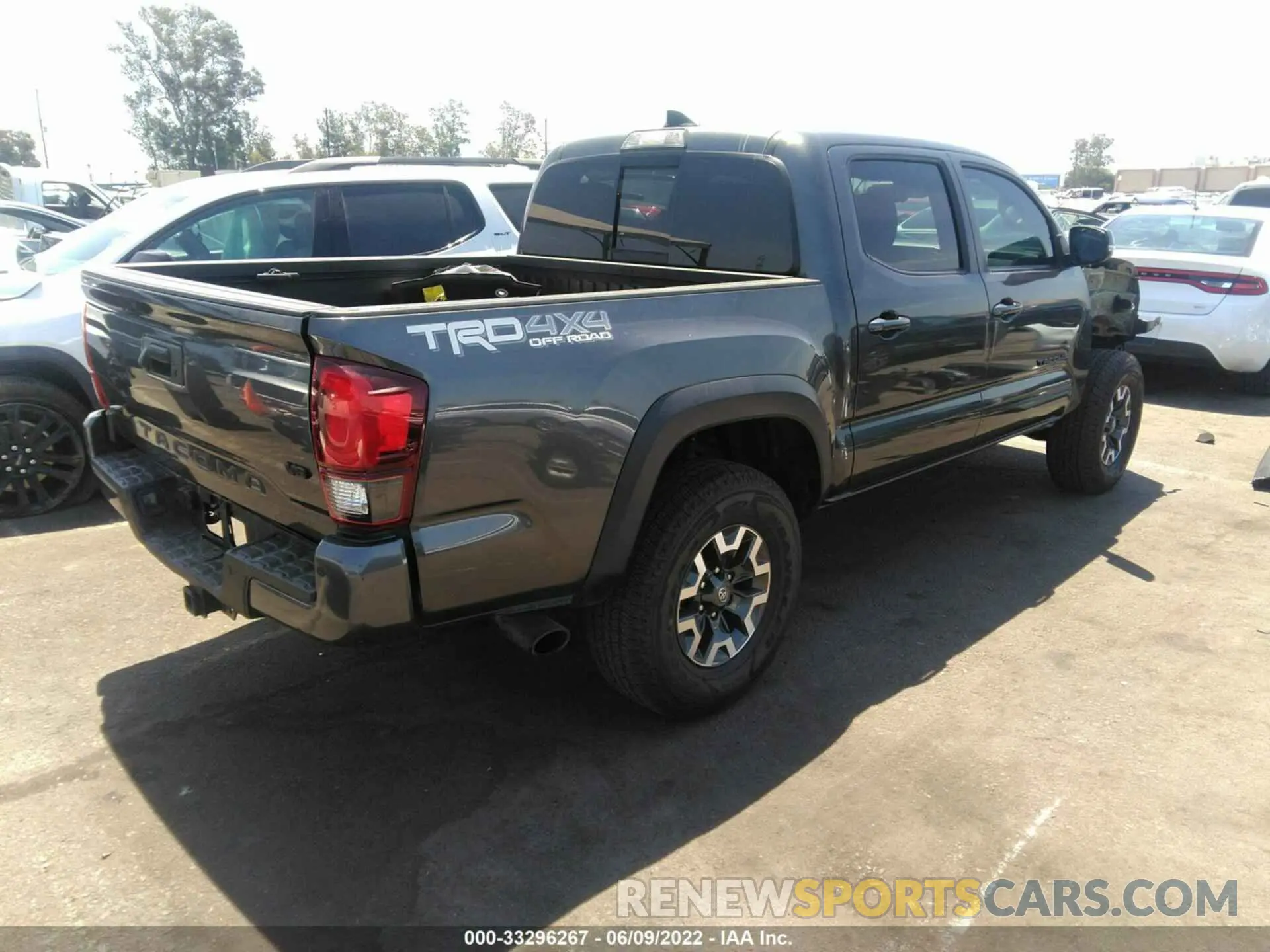 4 fotografías del automóvil dañado 3TMCZ5AN3KM196817 TOYOTA TACOMA 4WD 2019