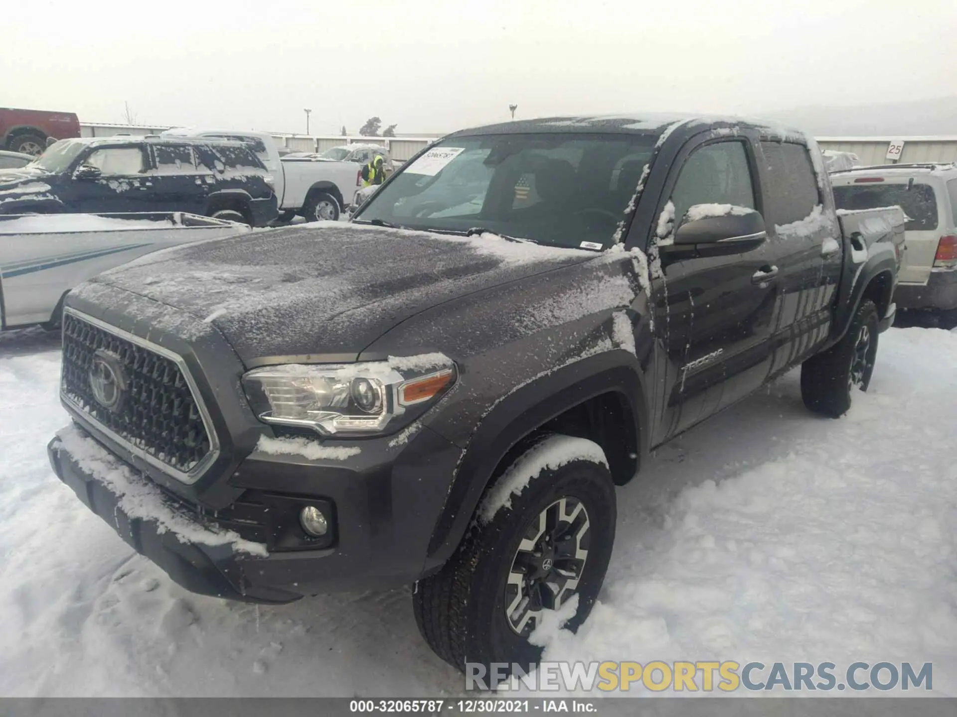 2 fotografías del automóvil dañado 3TMCZ5AN3KM220811 TOYOTA TACOMA 4WD 2019