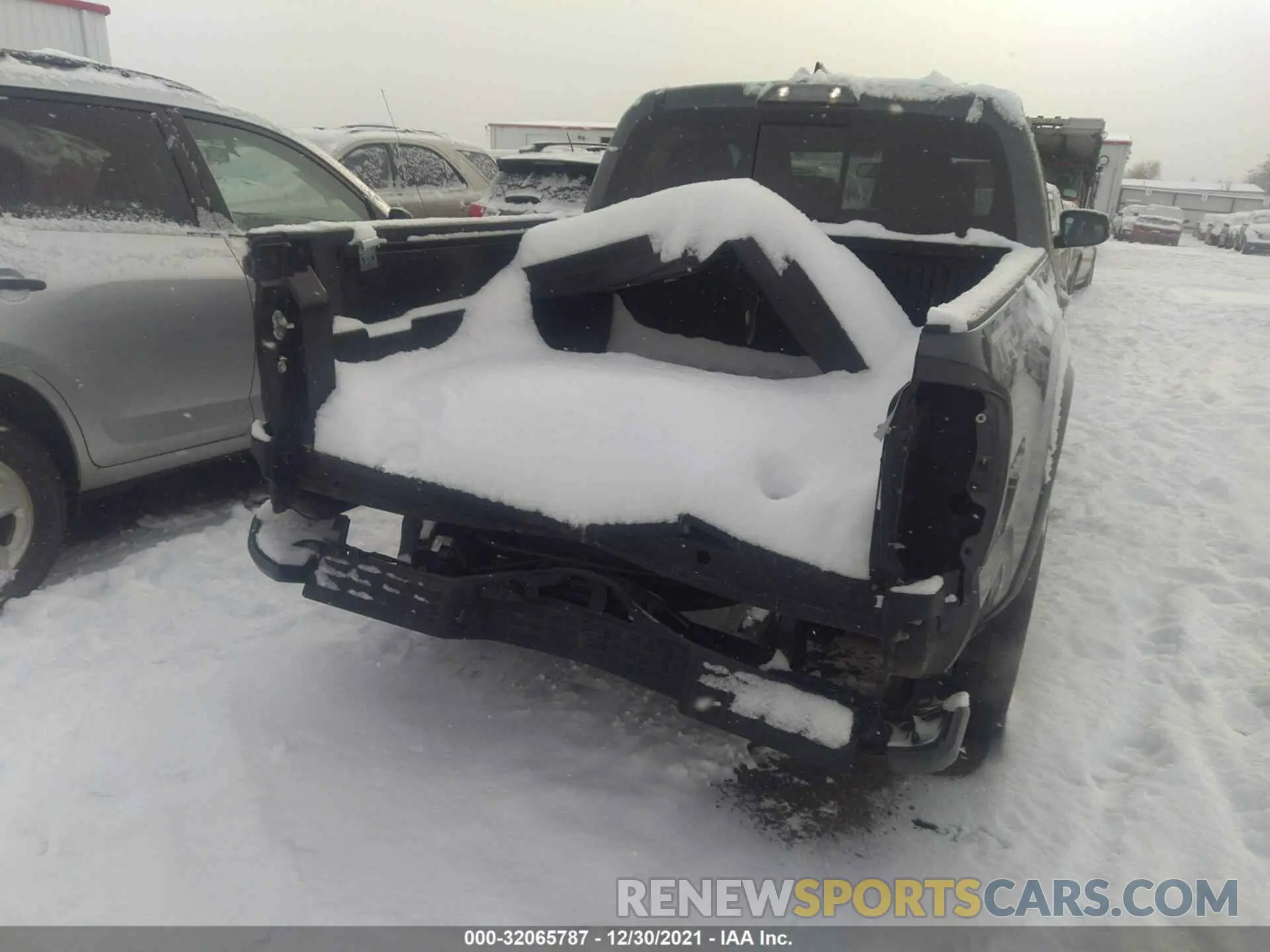 6 fotografías del automóvil dañado 3TMCZ5AN3KM220811 TOYOTA TACOMA 4WD 2019