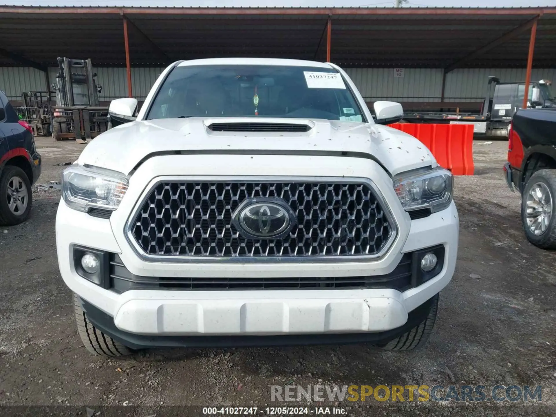 12 fotografías del automóvil dañado 3TMCZ5AN5KM210779 TOYOTA TACOMA 4WD 2019
